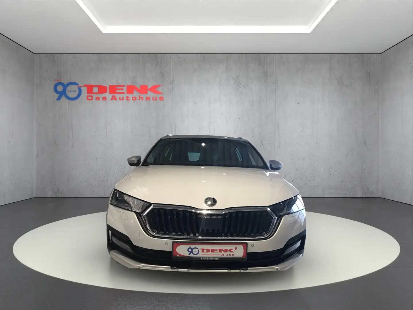 Skoda Octavia Combi Scout 2.0 TDI 4x4 DSG*AHK*MATRIX* Wit - 2