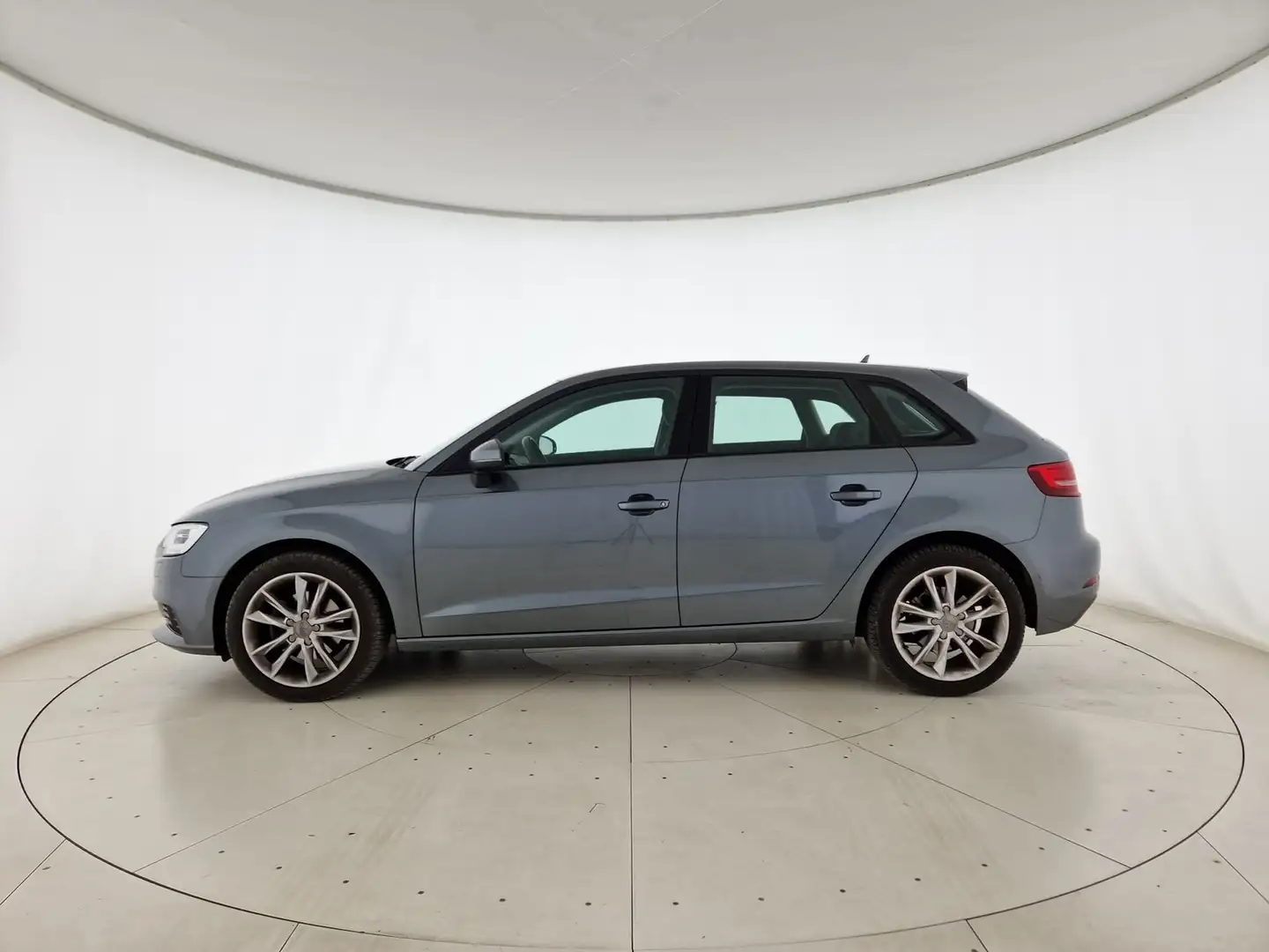 Audi A3 sportback 1.6 tdi business 110cv s-tronic Grigio - 2