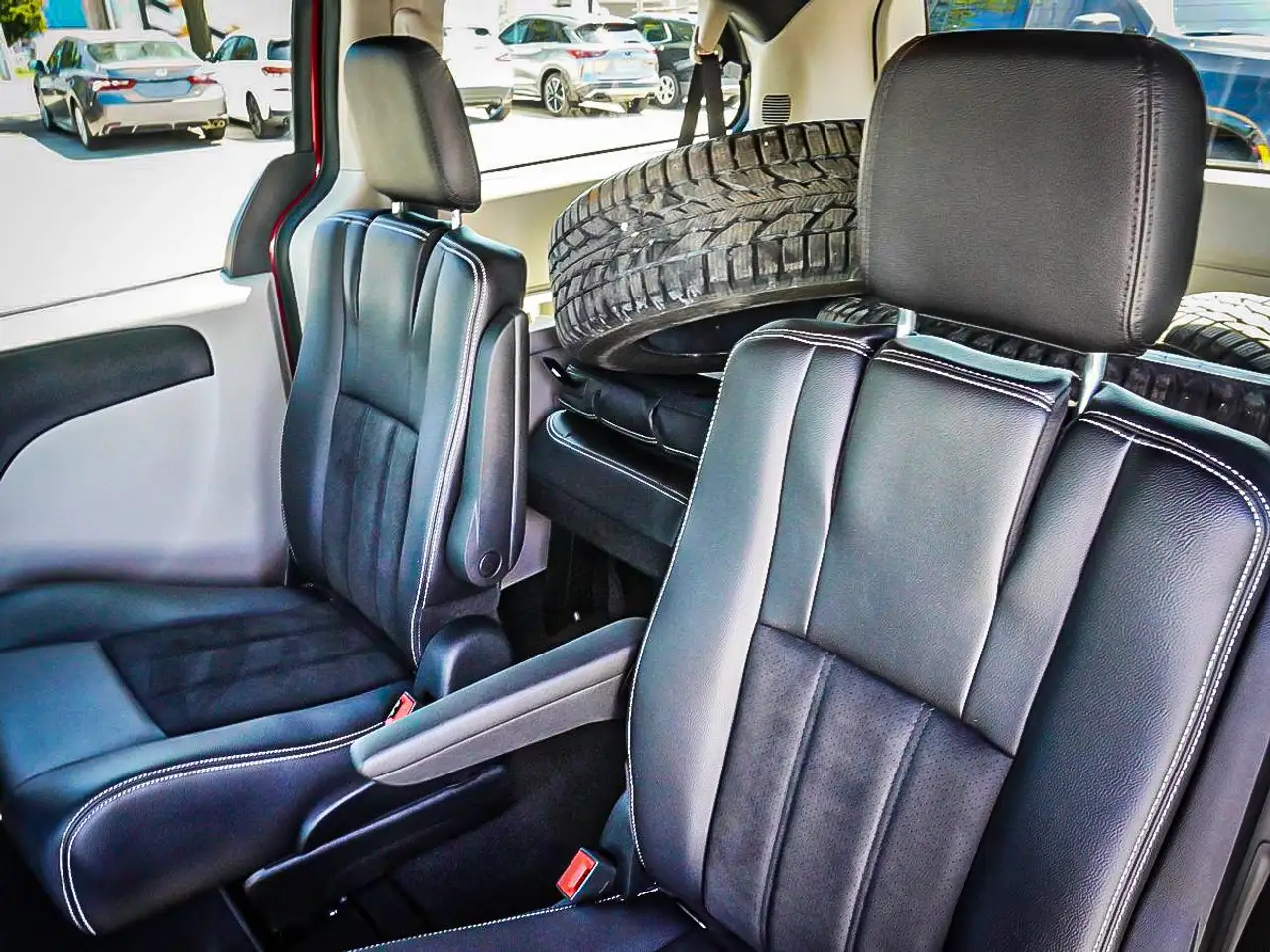 Dodge Grand Caravan снимка Dodge Grand Caravan