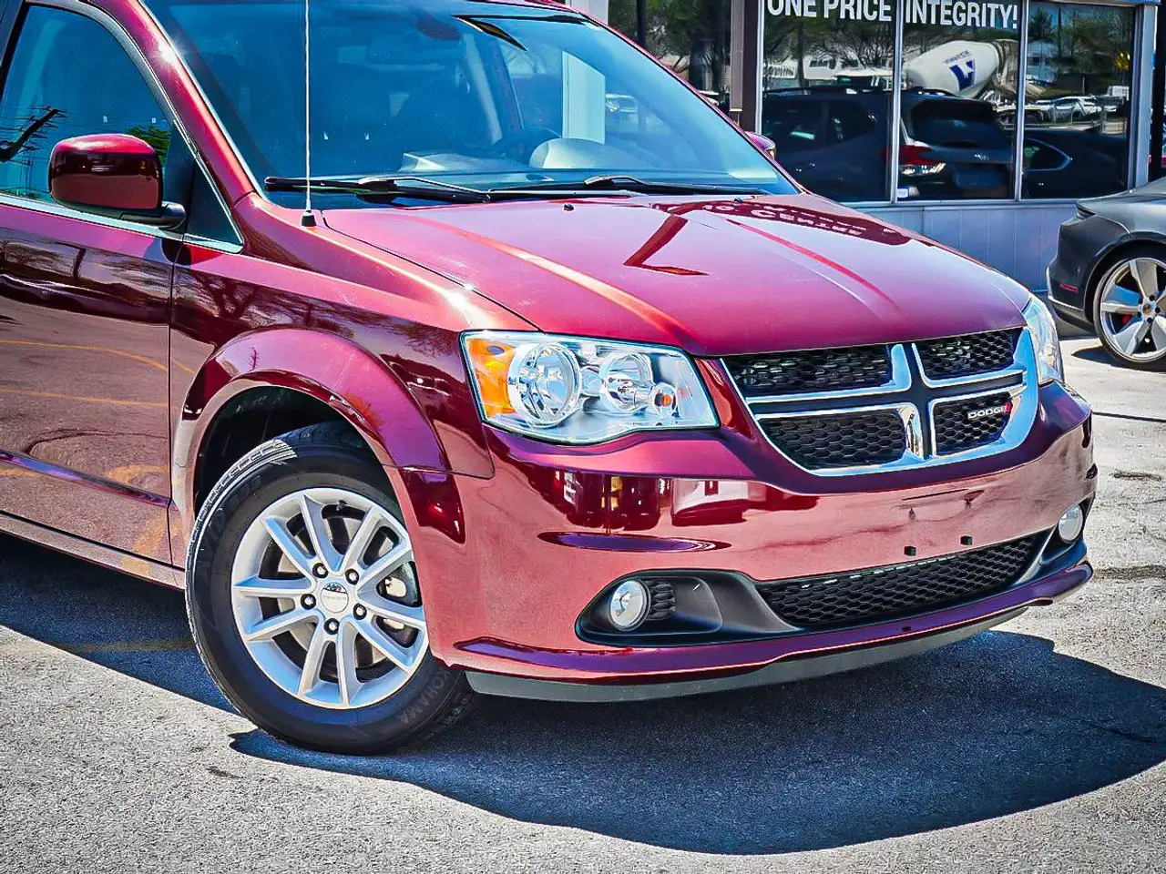 Dodge Grand Caravan снимка Dodge Grand Caravan