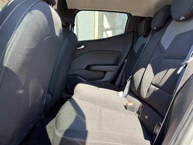 Renault Clio view 11