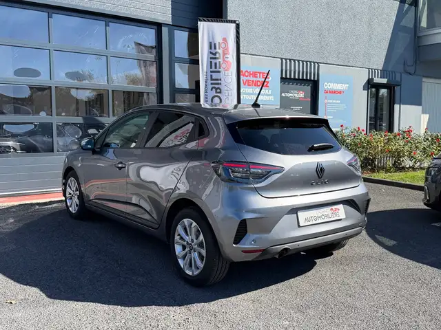 Renault Clio view 5