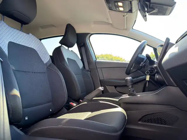 Renault Clio view 9