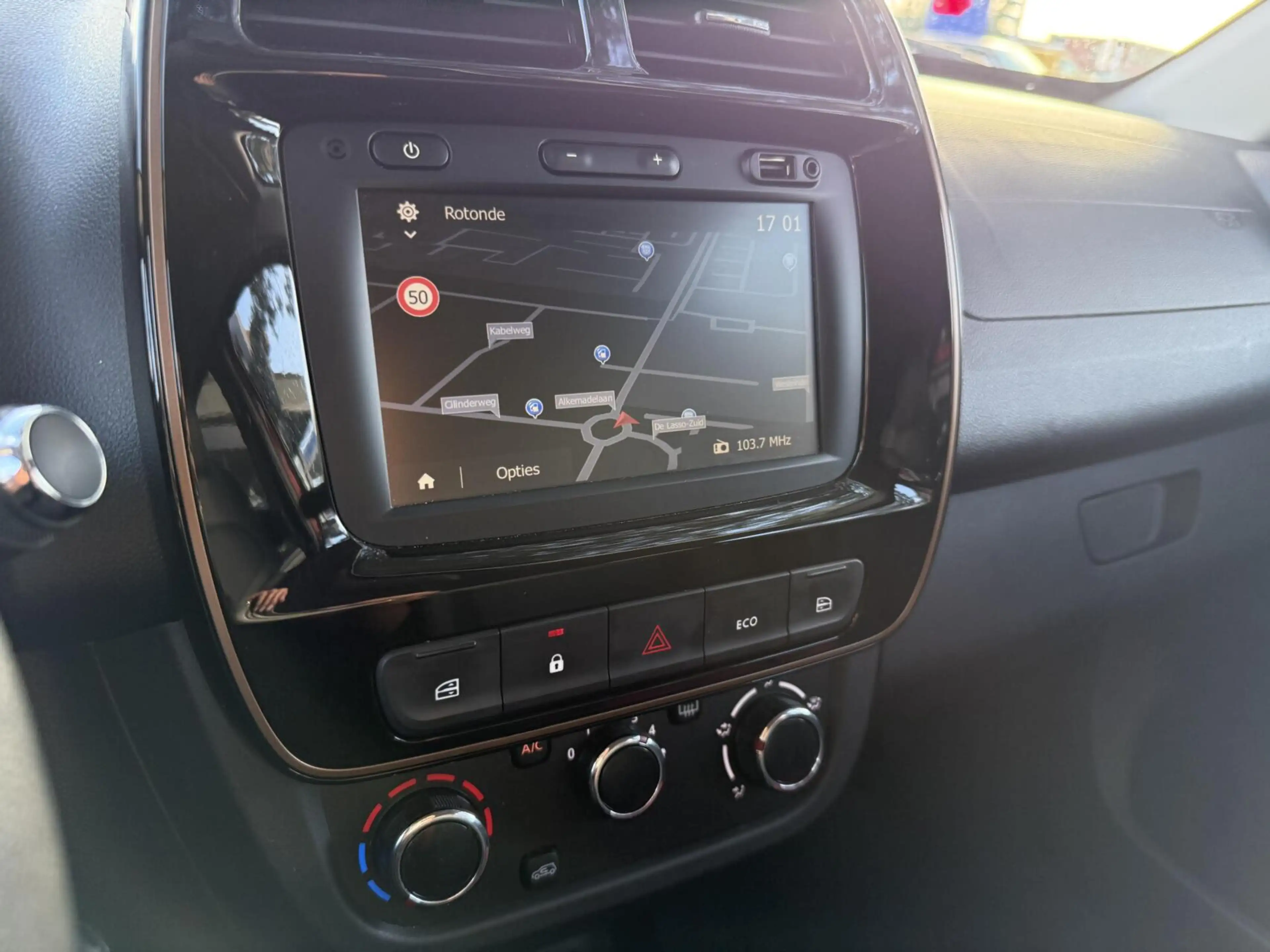 Dacia Spring Extreme 27 kWh navi airco carplay camera — photo 10