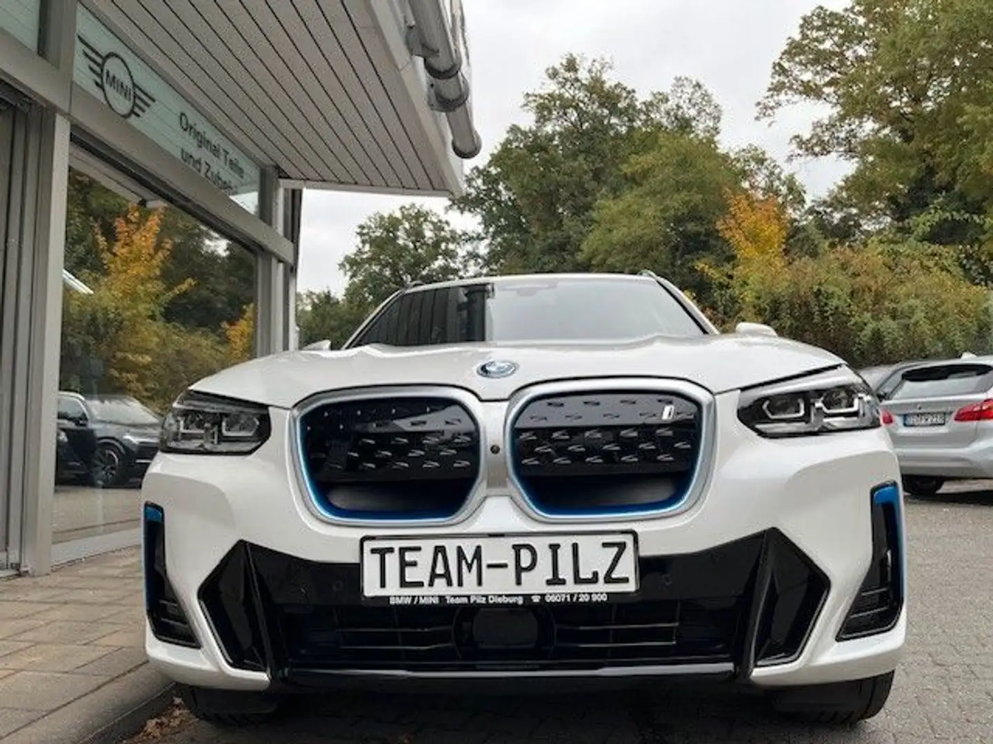 BMW iX3 Impressive / M-Paket / HuD / AHK / Panorama Weiß - 2