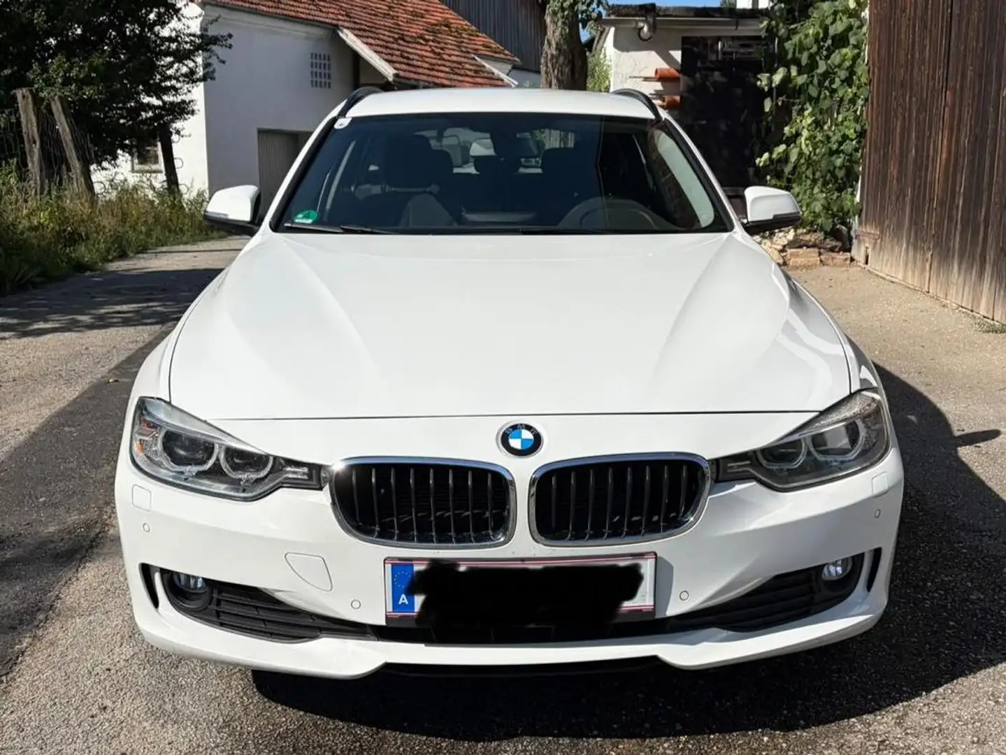 BMW 318 BMW 3er-Reihe 318d Touring Kombi Weiß - 1