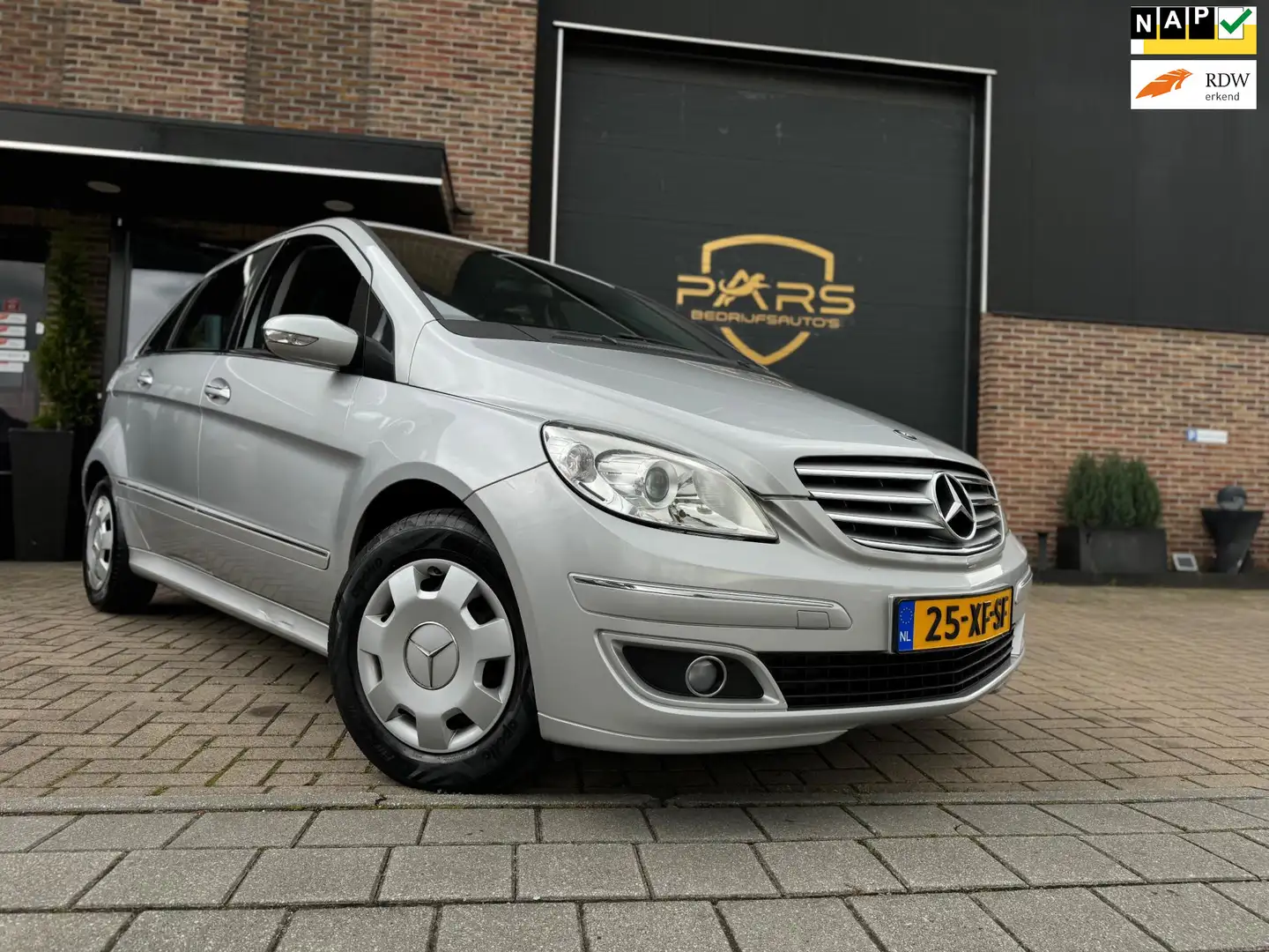 Mercedes-Benz B 150 Automaat Hoog instap Airco Cruise Control Elk.Rame Grau - 1
