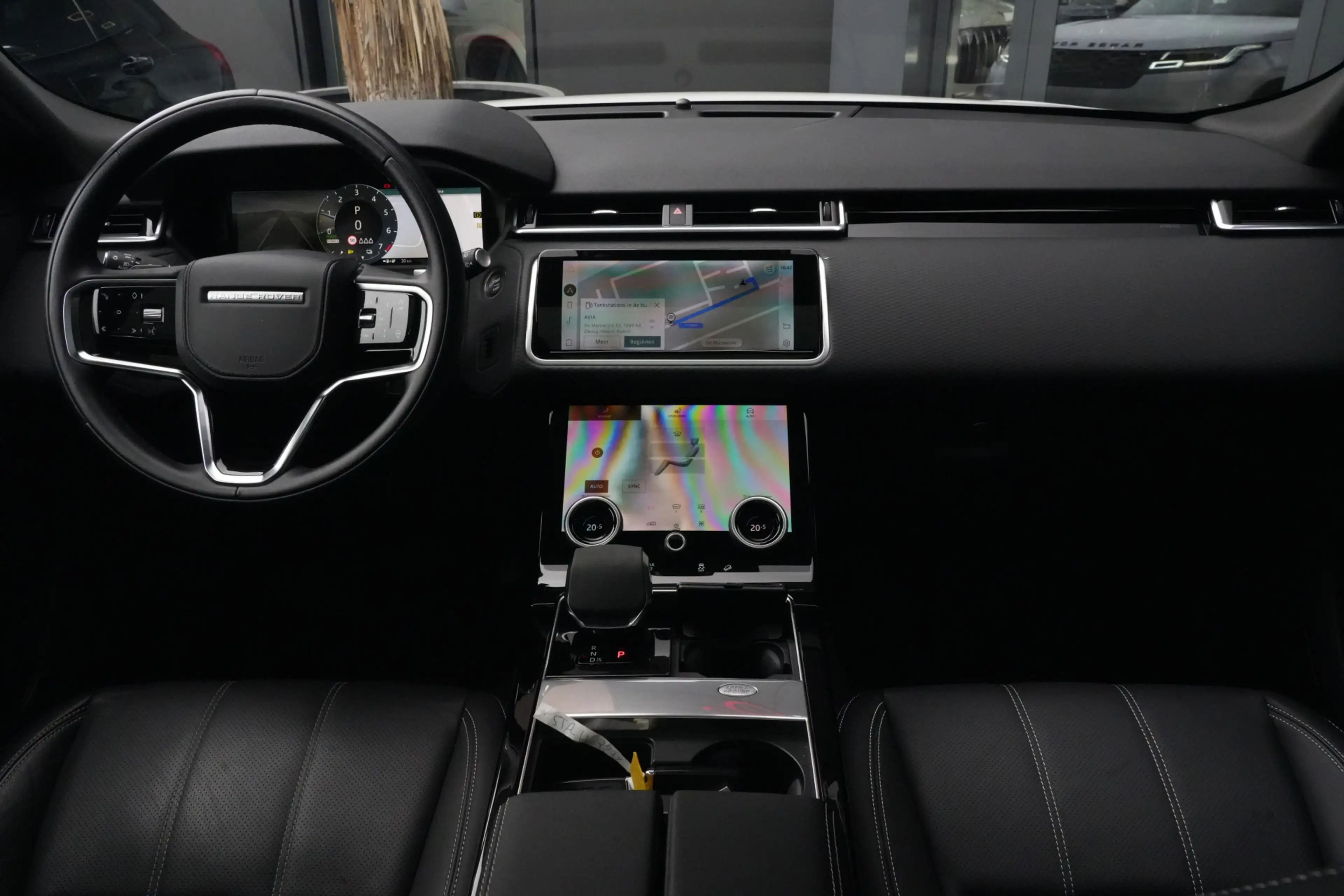 Land Rover Range Rover Velar 2.0 P400e AWD Dynamic SE | PHEV | 404 PK | Pano | — photo 3
