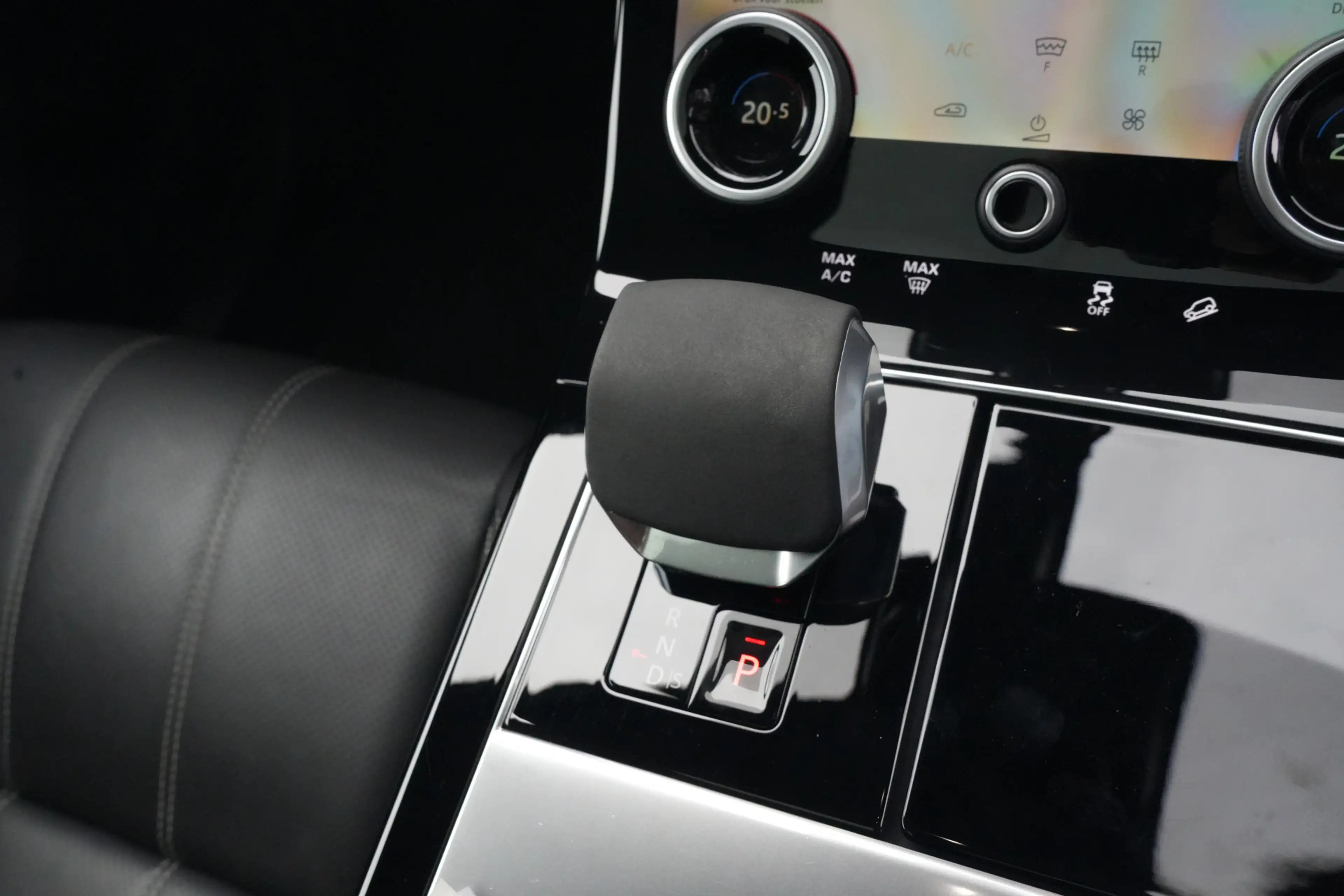 Land Rover Range Rover Velar 2.0 P400e AWD Dynamic SE | PHEV | 404 PK | Pano | — photo 14