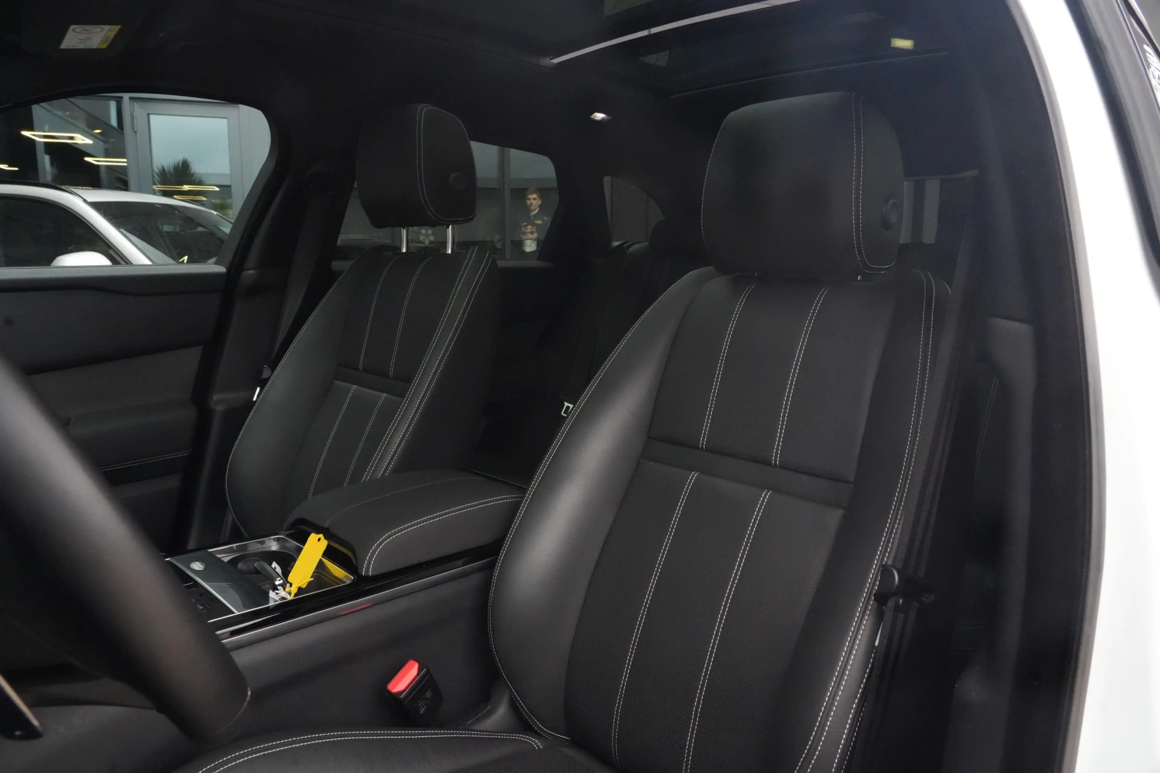 Land Rover Range Rover Velar 2.0 P400e AWD Dynamic SE | PHEV | 404 PK | Pano | — photo 4