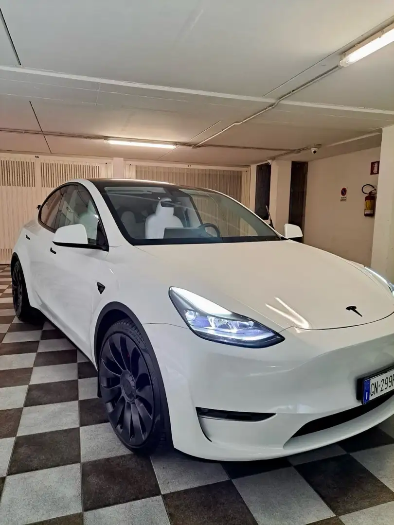 Tesla Model Y Performance Dual Motor awd Bianco - 1