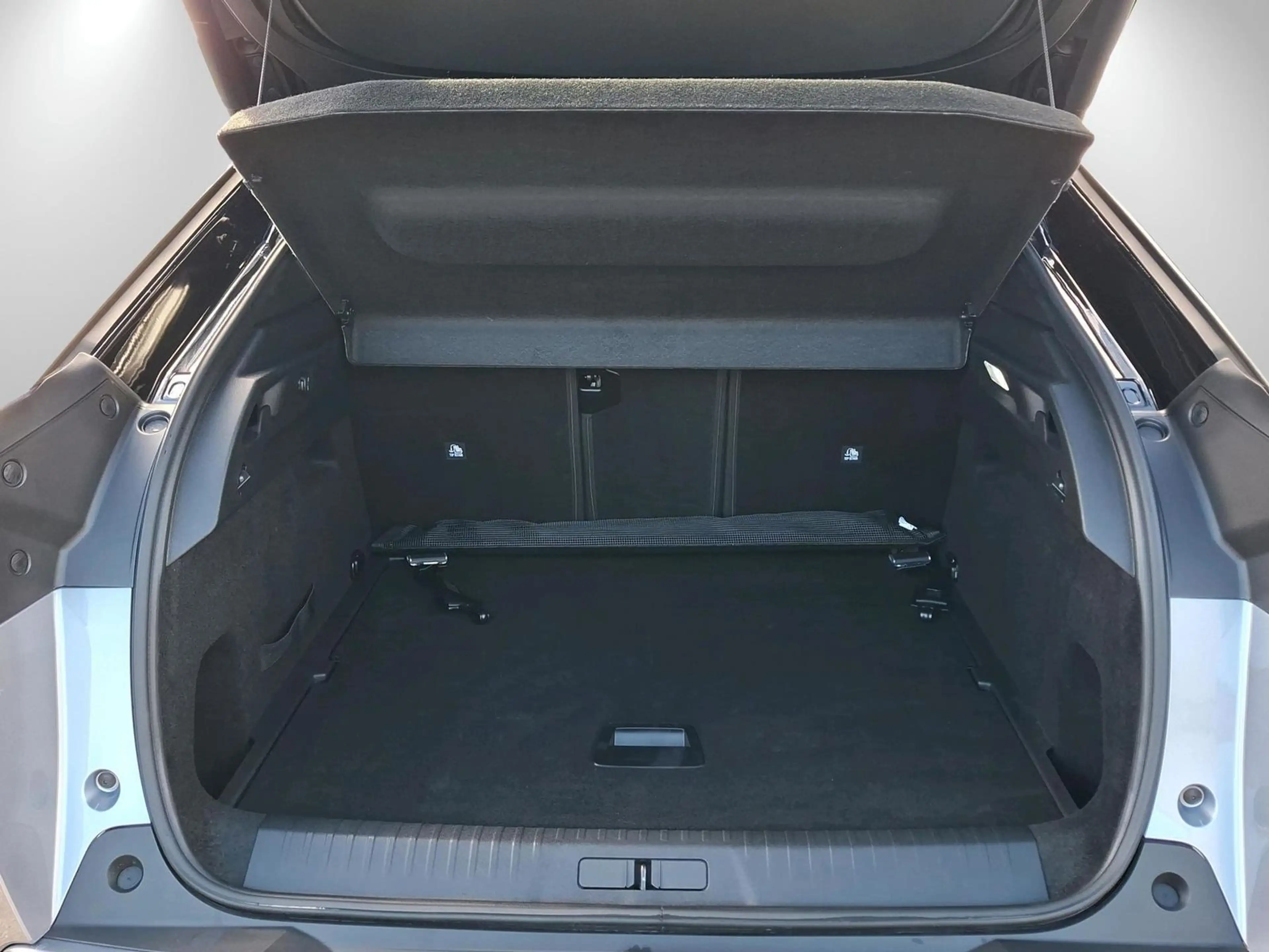 Peugeot 3008 GT Hybrid 145 e-DSC6 Kamera Navi SHZ — photo 5