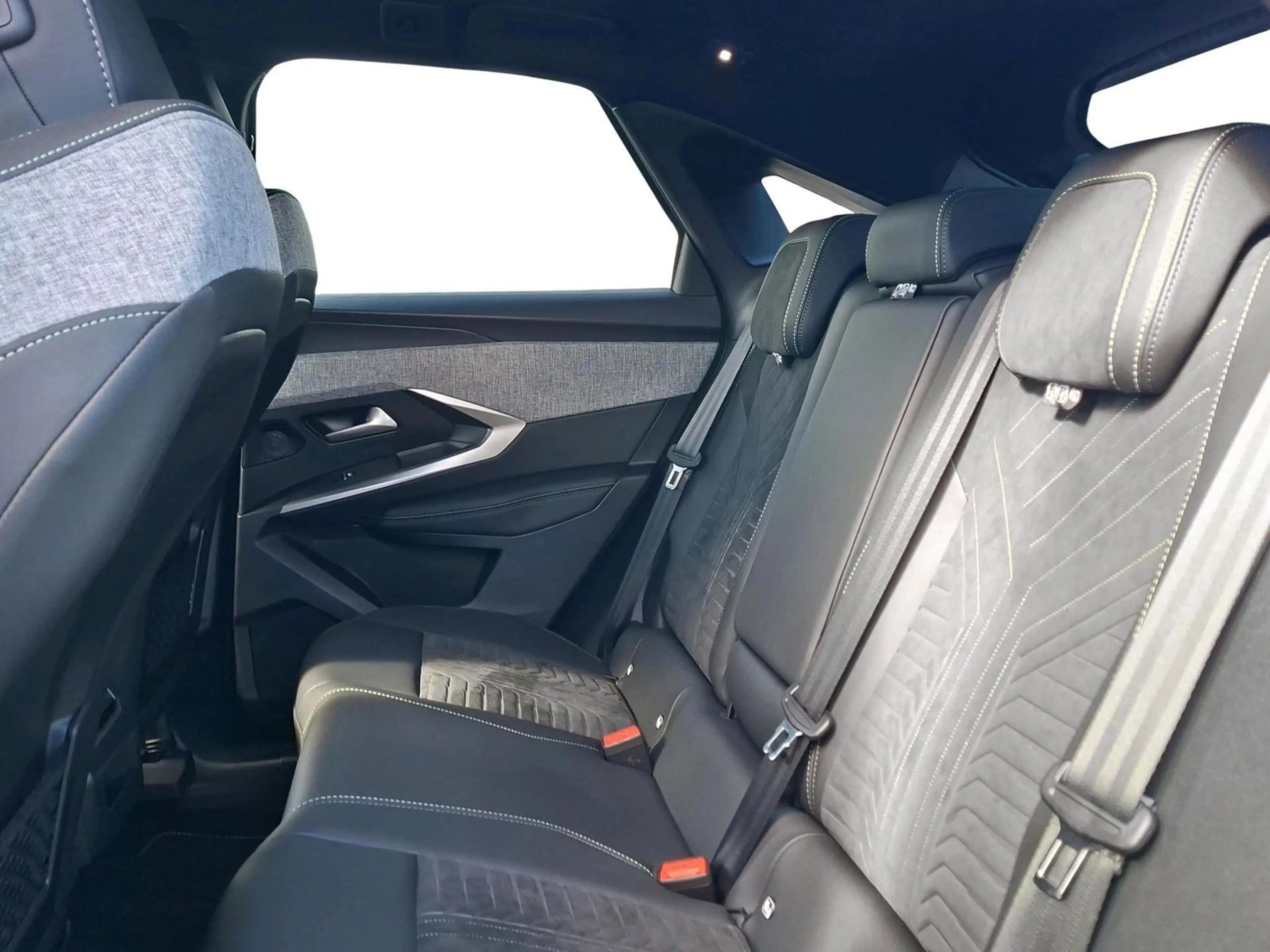 Peugeot 3008 GT Hybrid 145 e-DSC6 Kamera Navi SHZ — photo 8