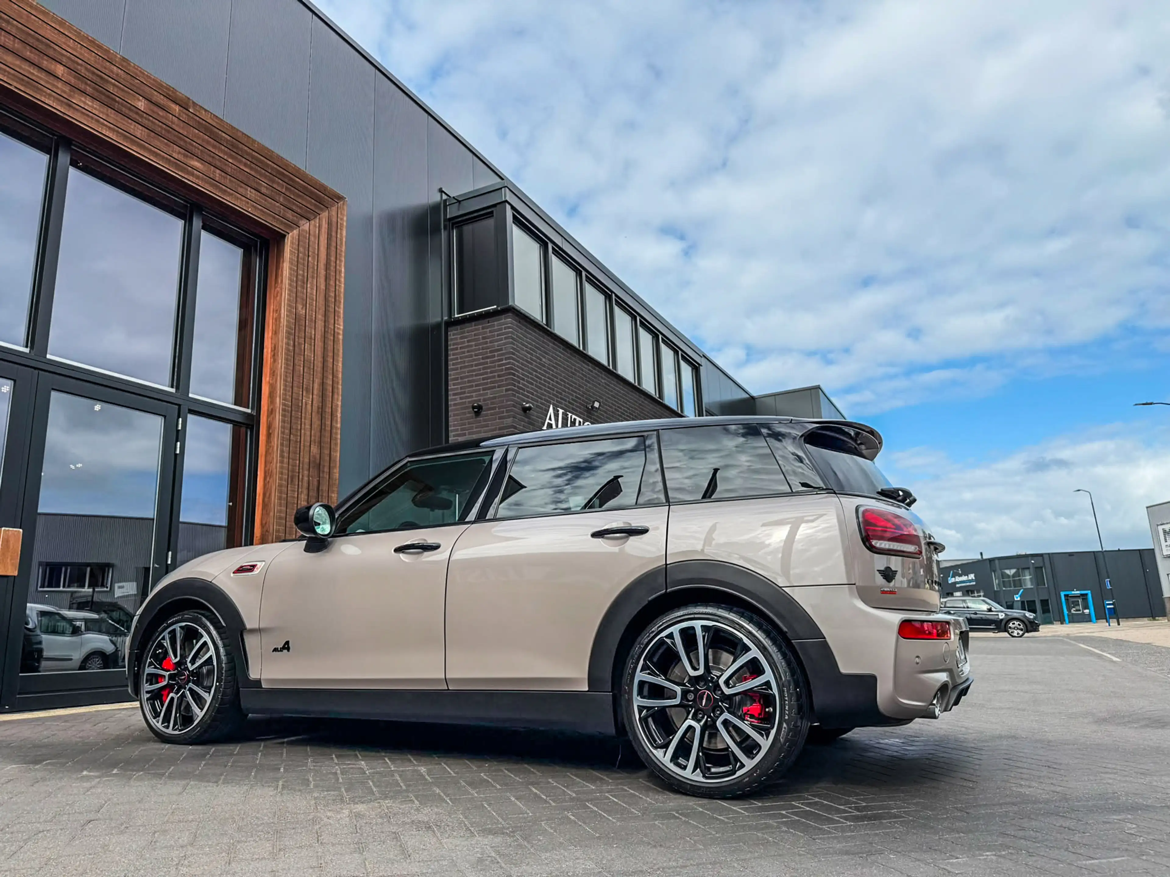 MINI John Cooper Works Clubman 2.0 JCW ALL4 F1 aut 306pk Rooftopgrey/Pano/Hk/Came — photo 15