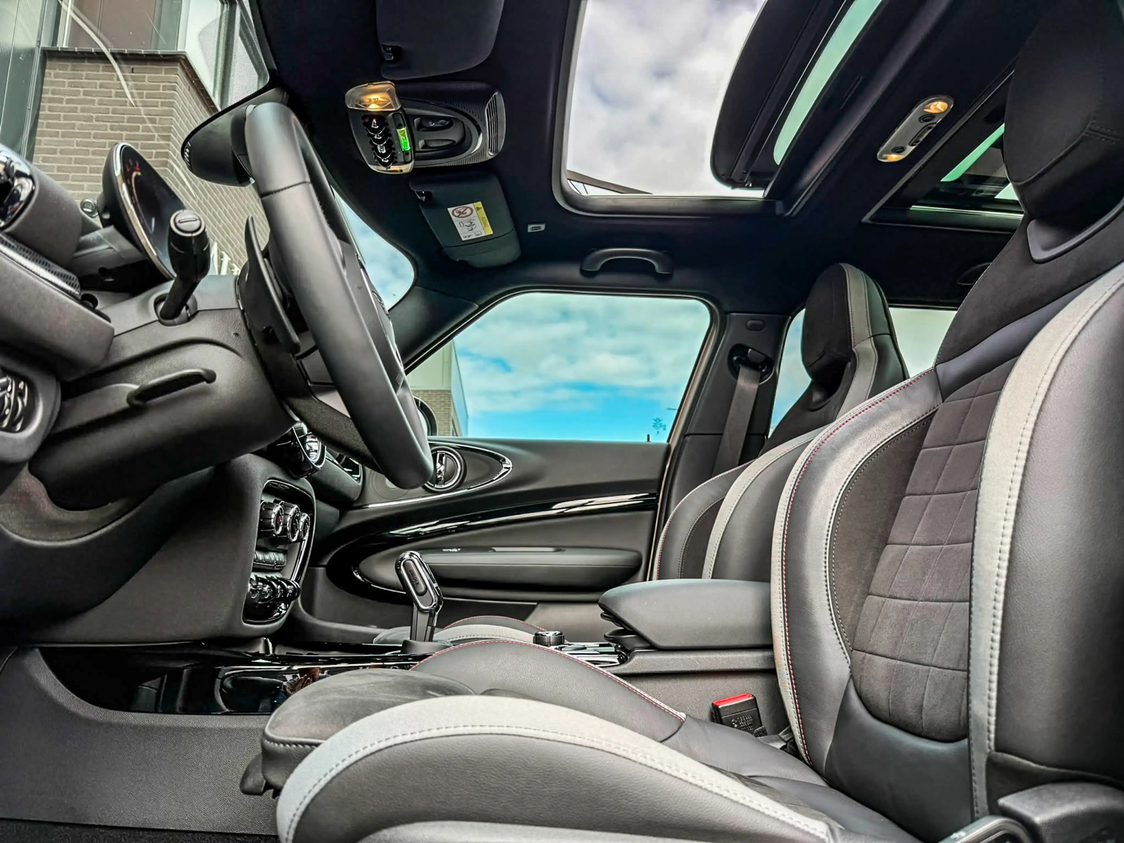 MINI John Cooper Works Clubman 2.0 JCW ALL4 F1 aut 306pk Rooftopgrey/Pano/Hk/Came — photo 4