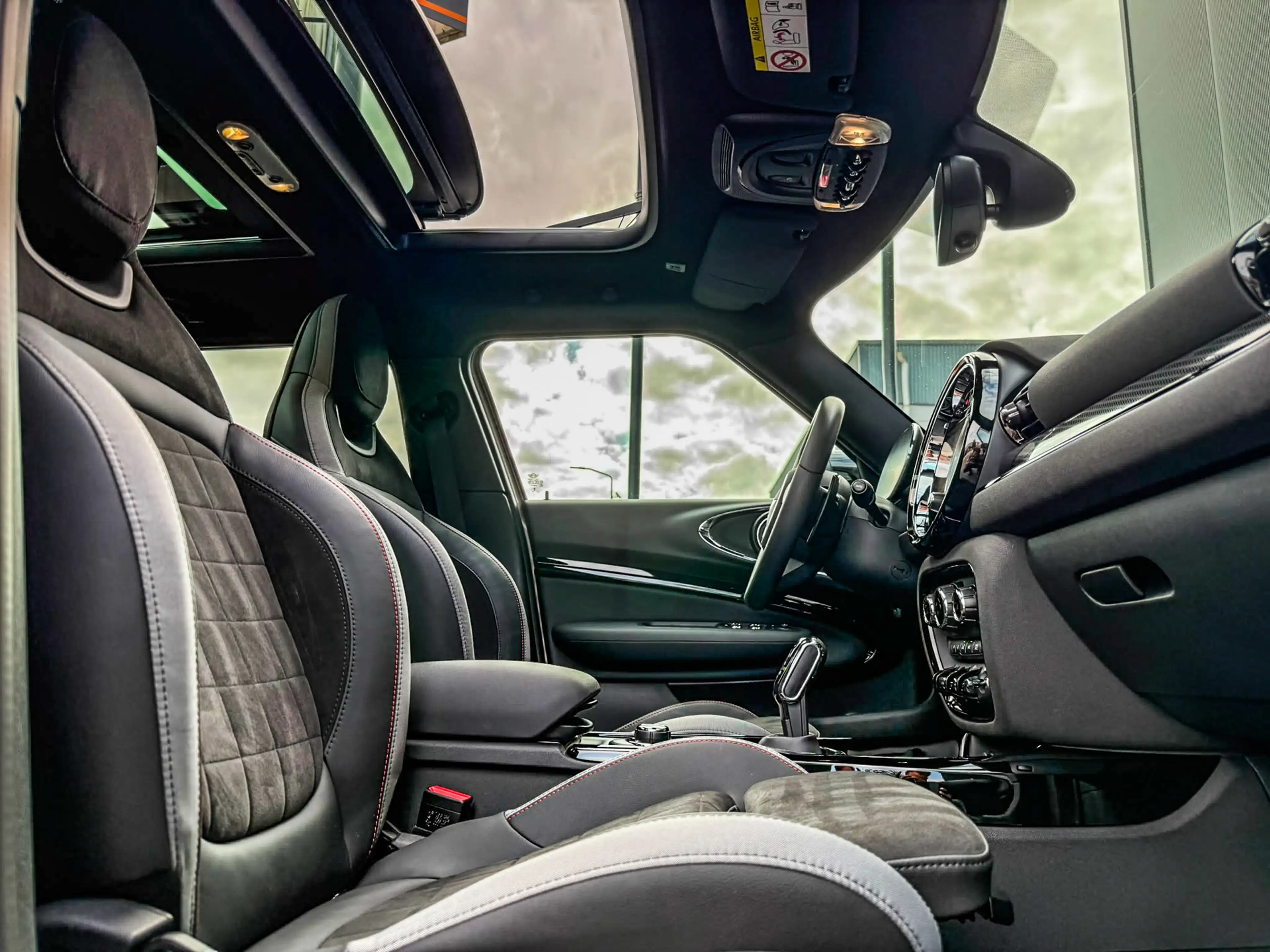 MINI John Cooper Works Clubman 2.0 JCW ALL4 F1 aut 306pk Rooftopgrey/Pano/Hk/Came — photo 12