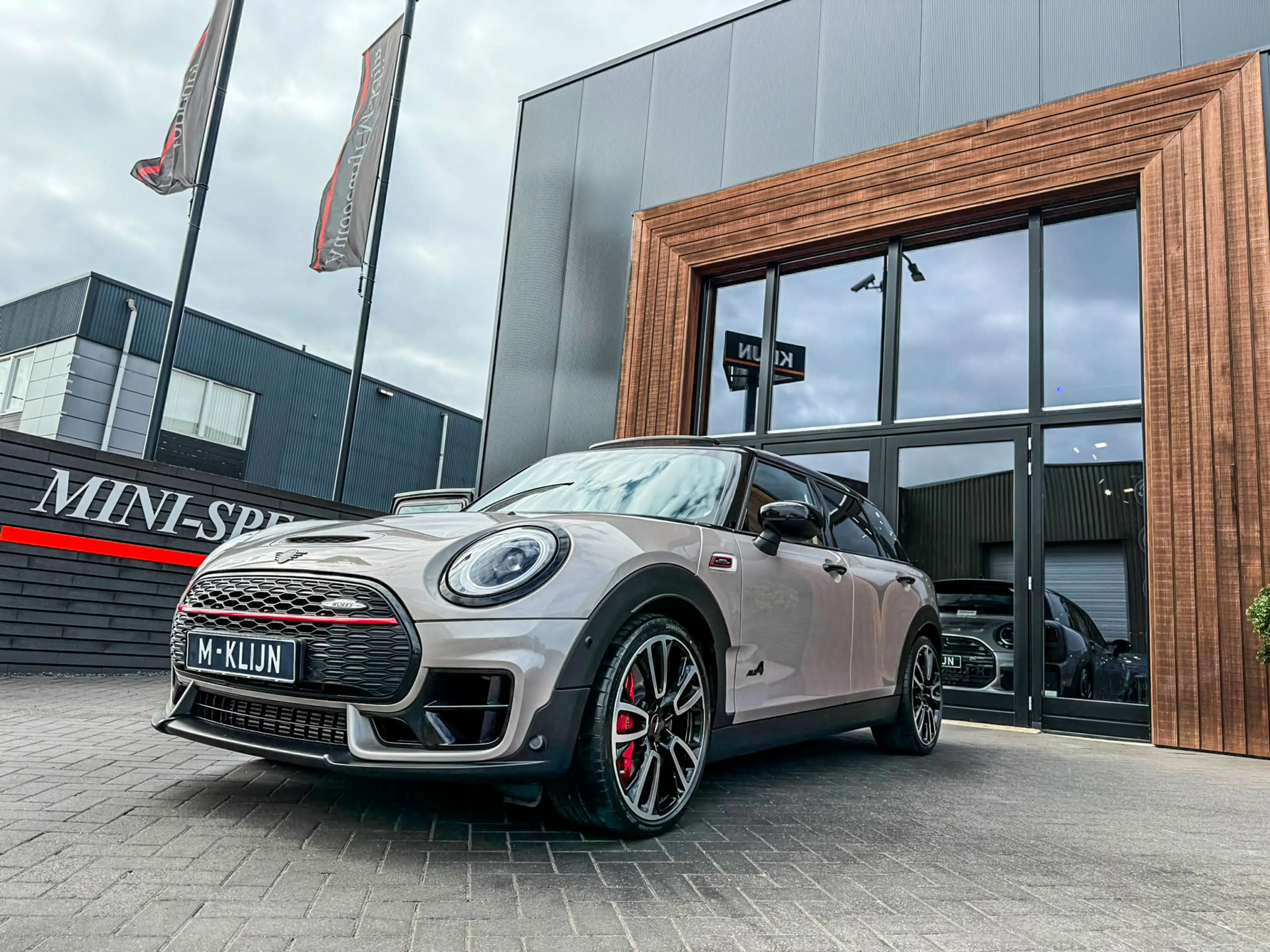 MINI John Cooper Works Clubman 2.0 JCW ALL4 F1 aut 306pk Rooftopgrey/Pano/Hk/Came — photo 5
