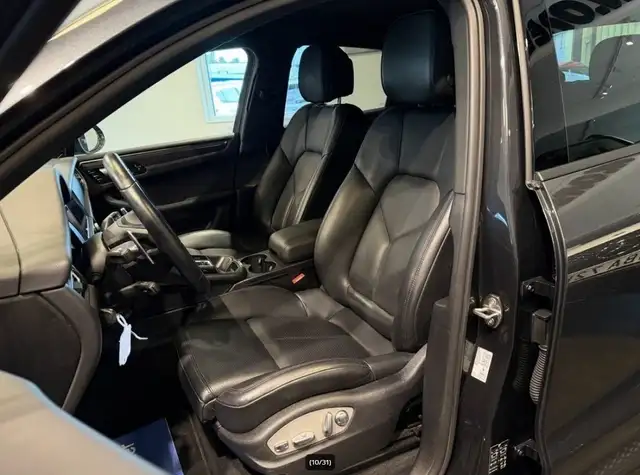 Porsche Macan view 10