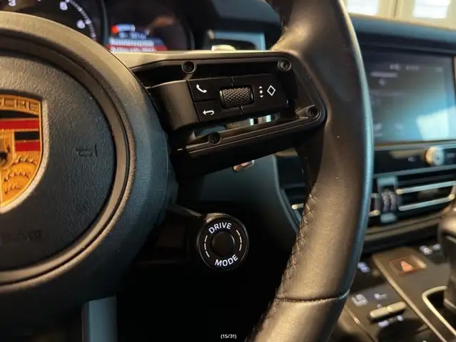 Porsche Macan view 12