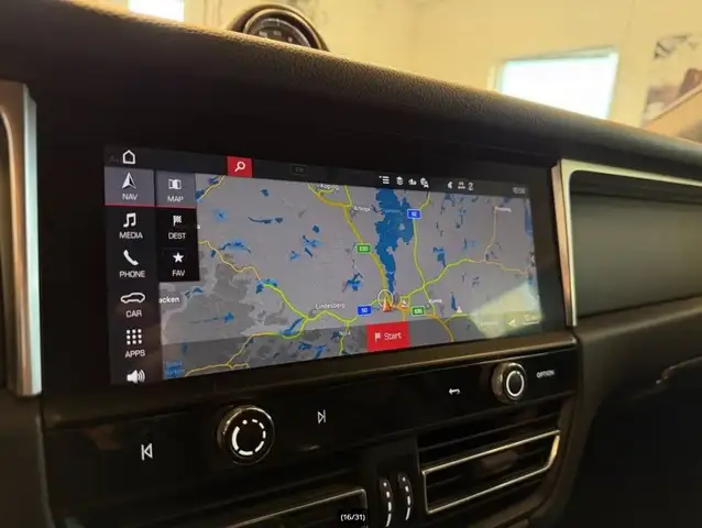 Porsche Macan view 13