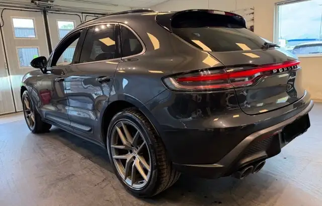Porsche Macan view 4