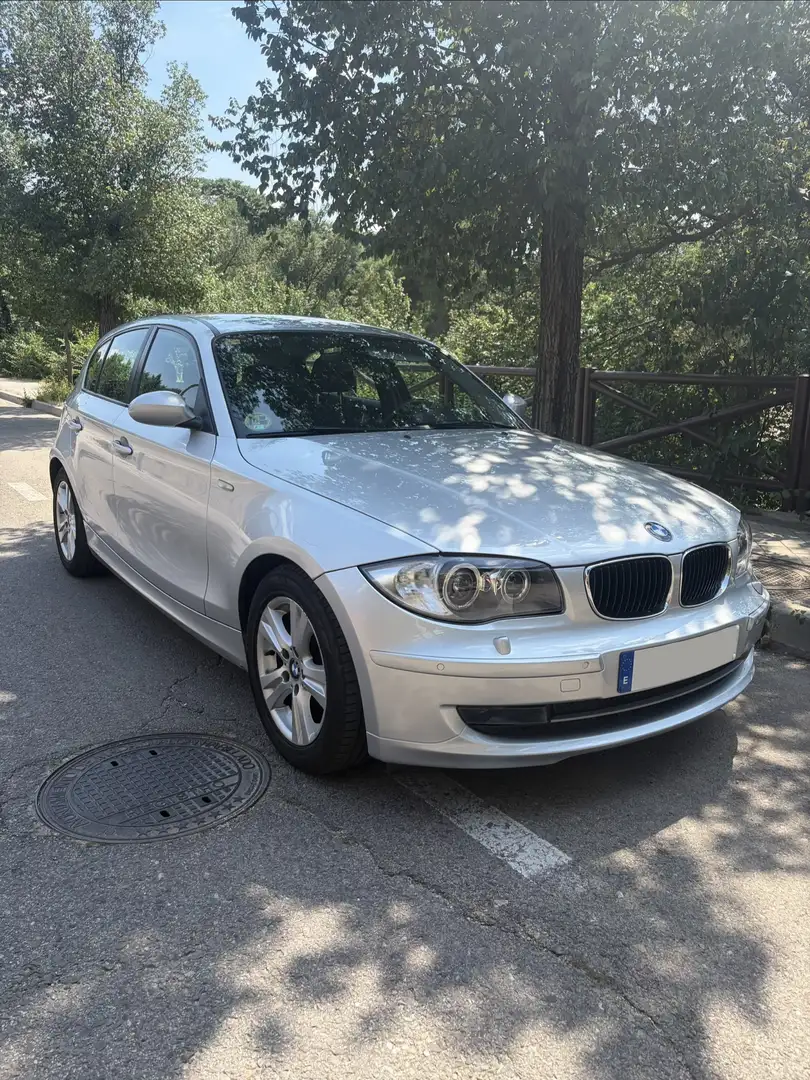 BMW 118 d Libro Oficial y muy cuidado - 2