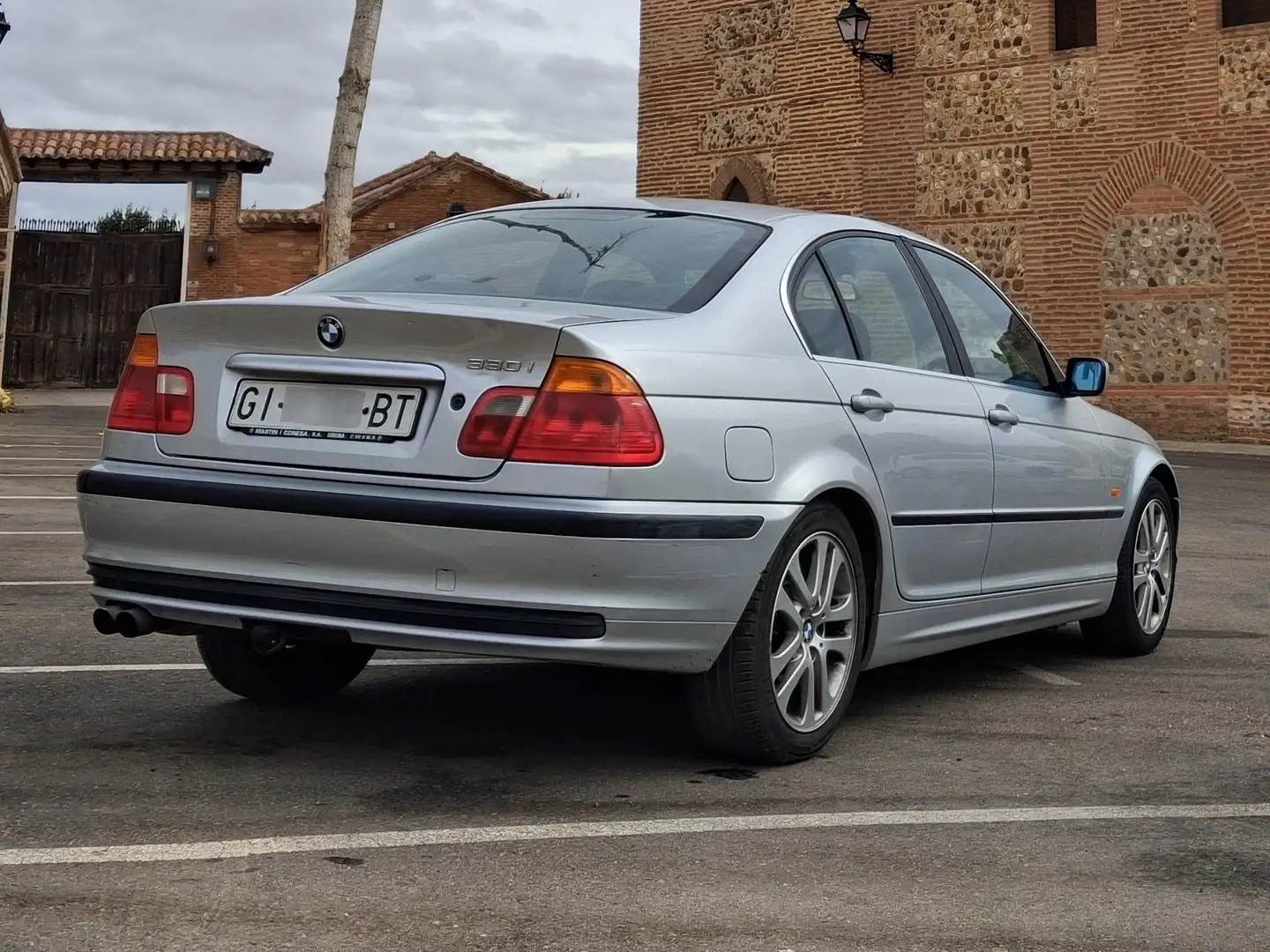 BMW 330 330i Srebrny - 2