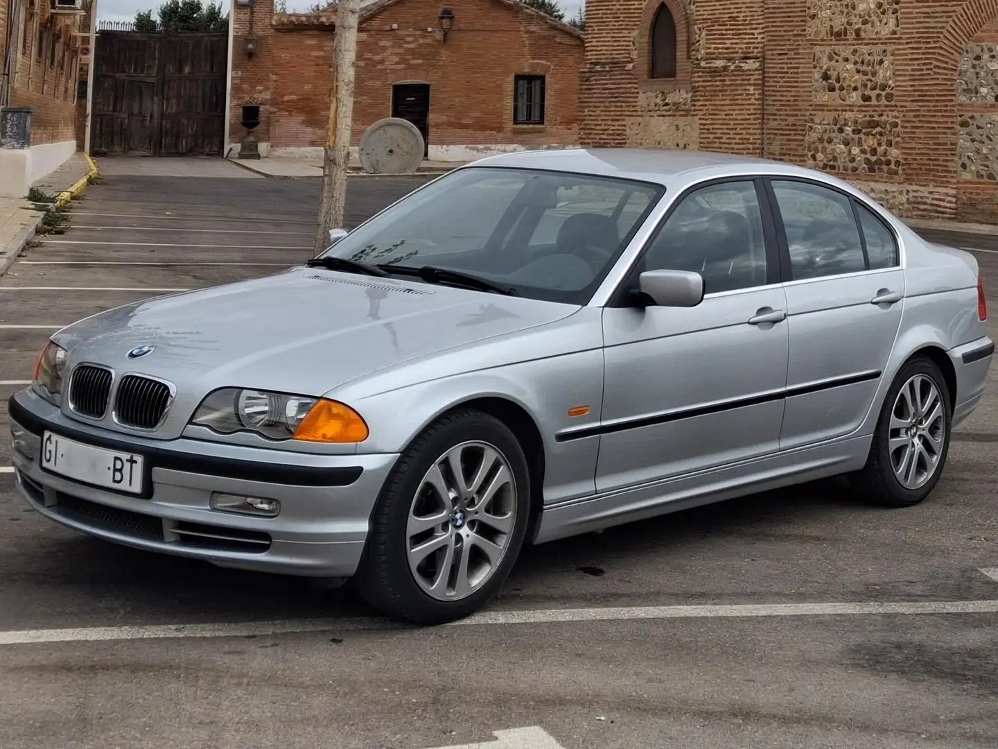 BMW 330 330i Srebrny - 1