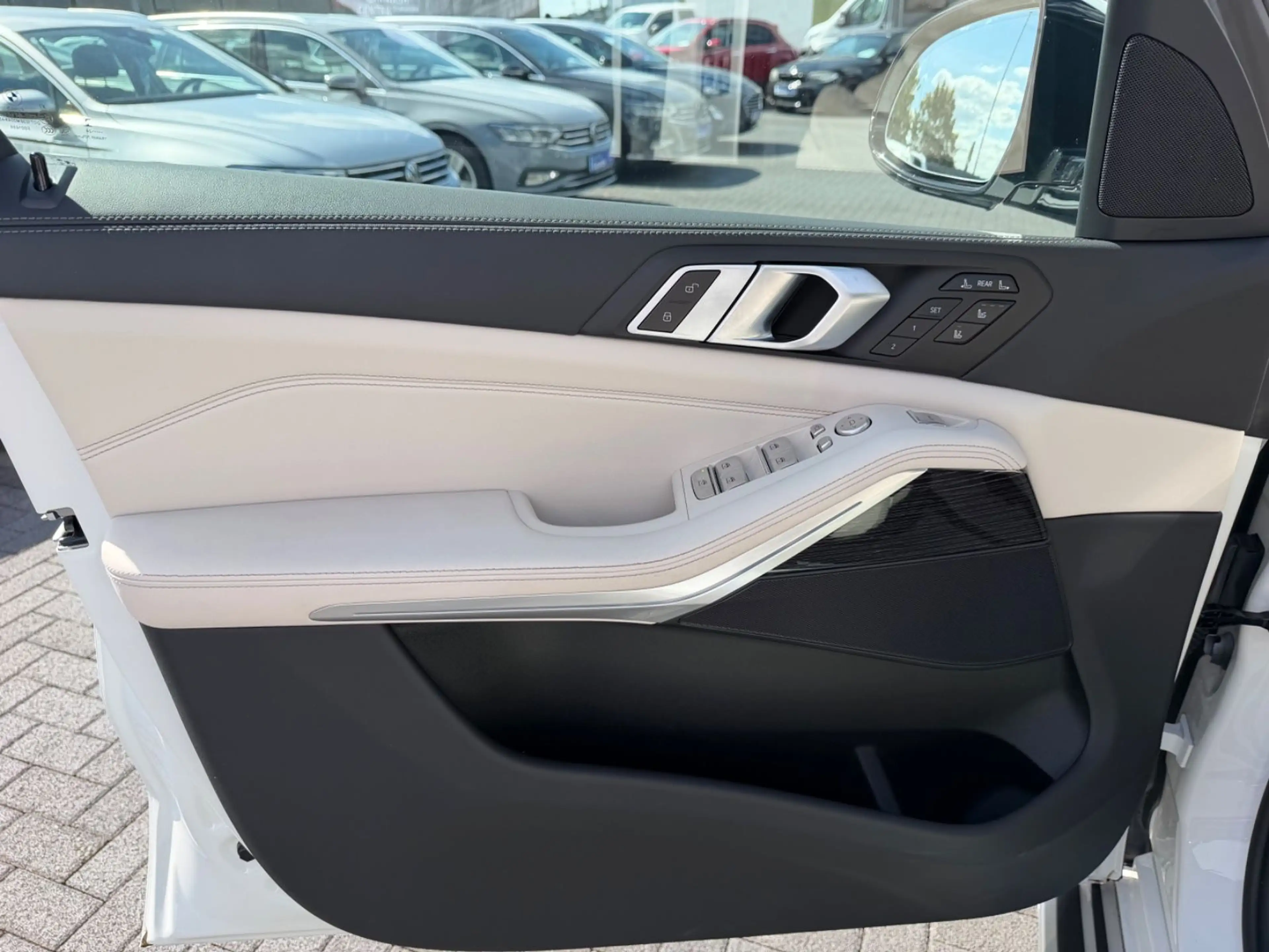 BMW X7 xDrive 40 d M Sport *1.Hand *Sky *Pano *7Sitz — photo 11