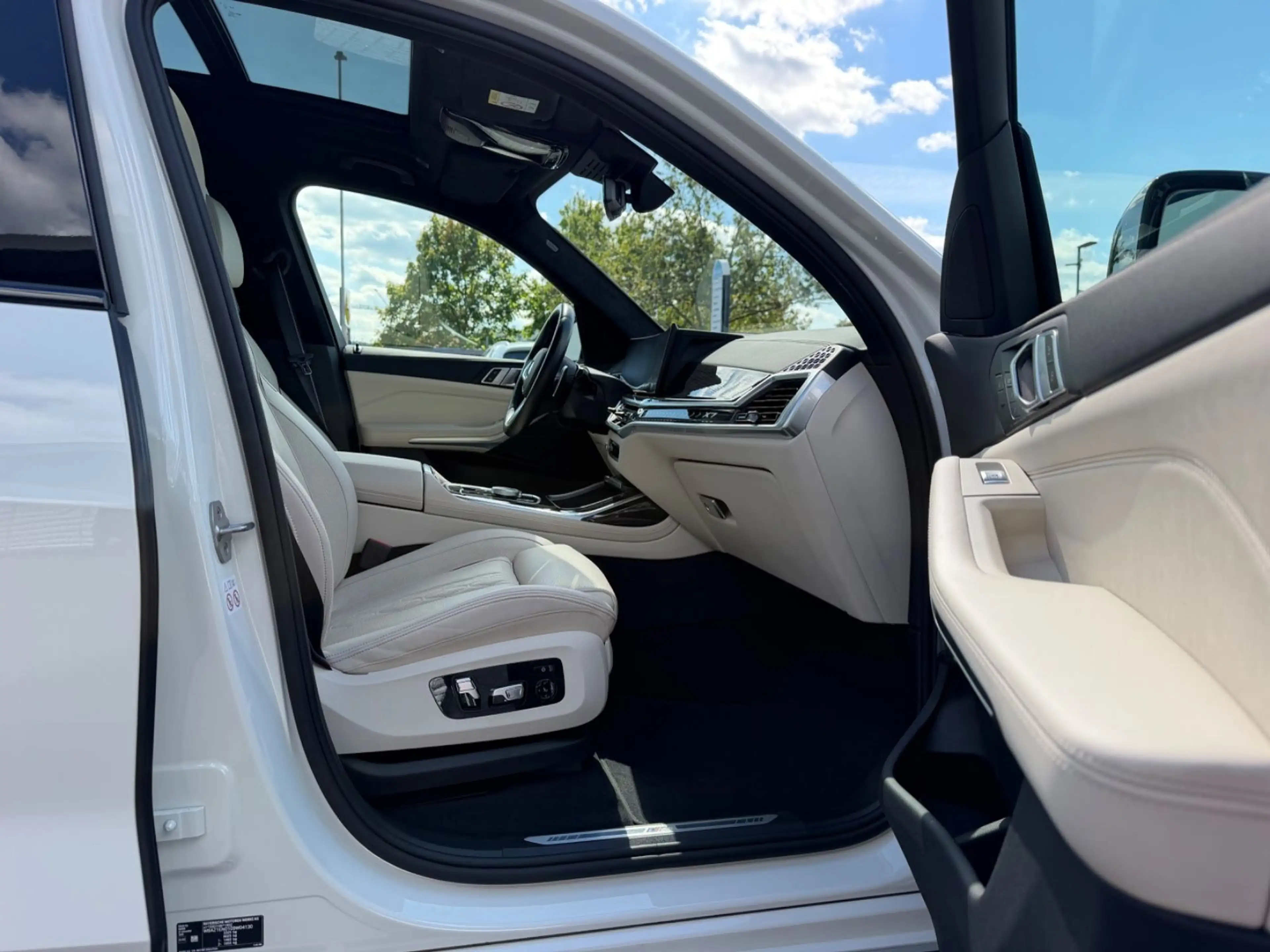 BMW X7 xDrive 40 d M Sport *1.Hand *Sky *Pano *7Sitz — photo 8