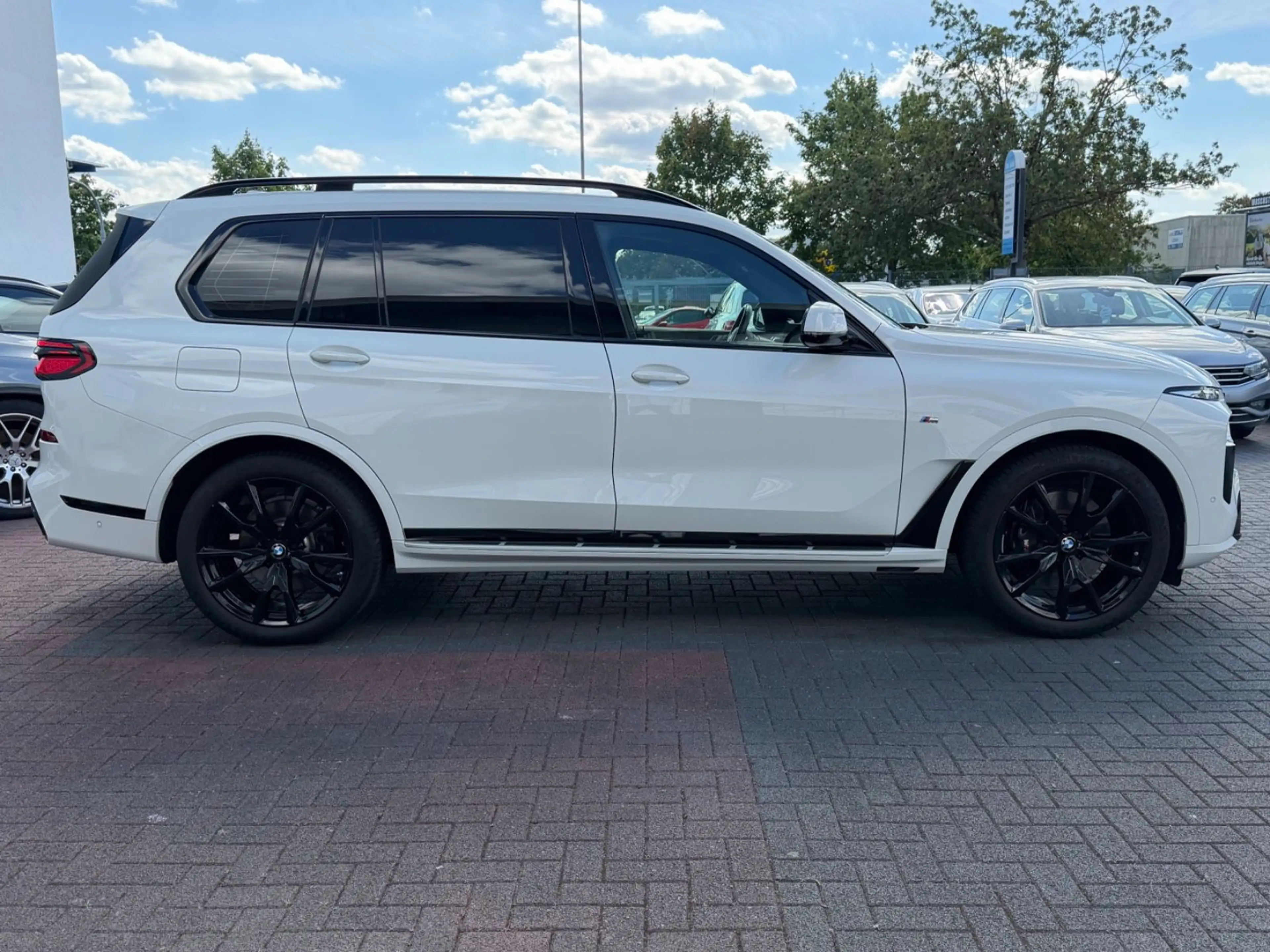 BMW X7 xDrive 40 d M Sport *1.Hand *Sky *Pano *7Sitz — photo 6