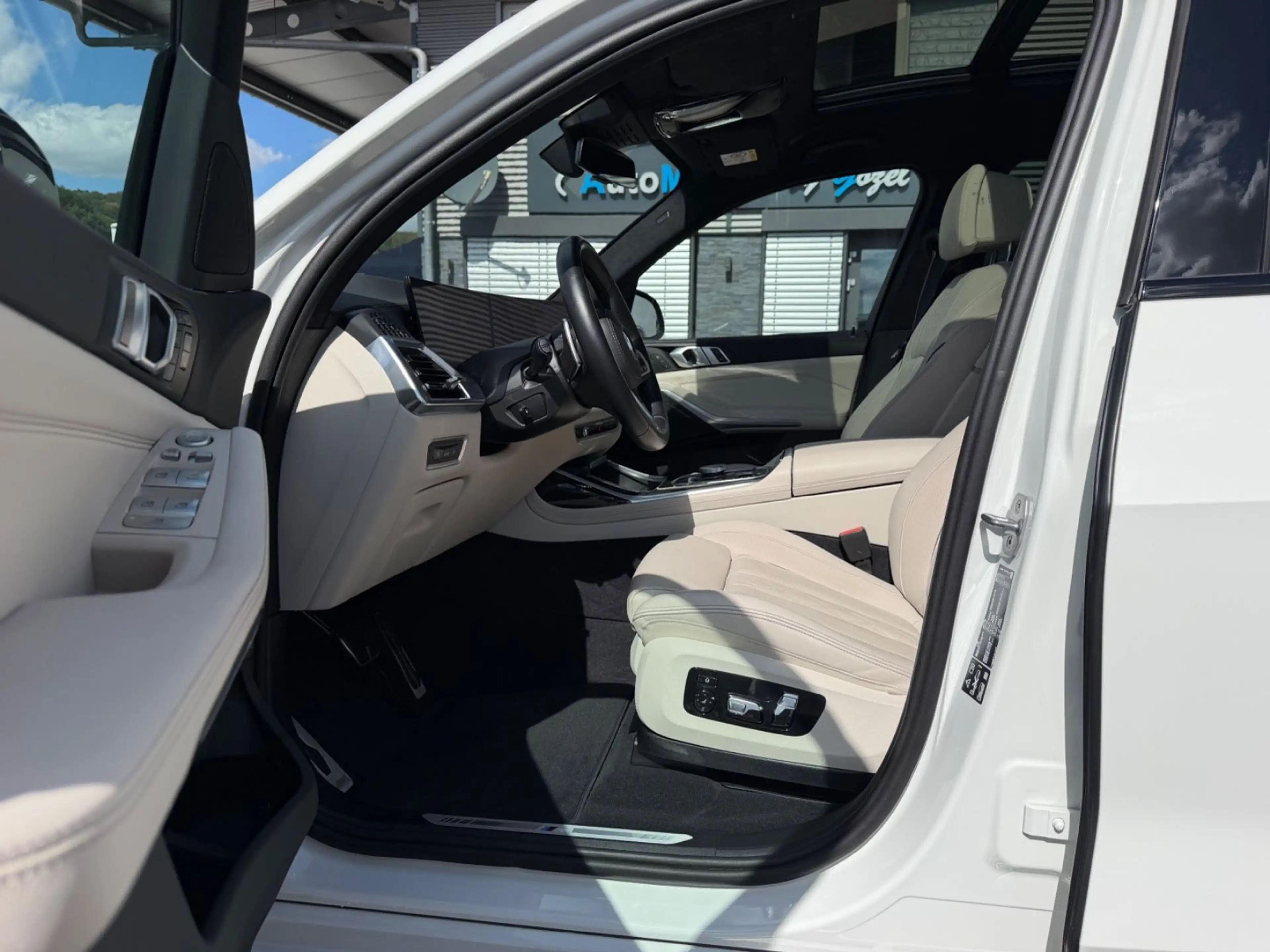 BMW X7 xDrive 40 d M Sport *1.Hand *Sky *Pano *7Sitz — photo 10