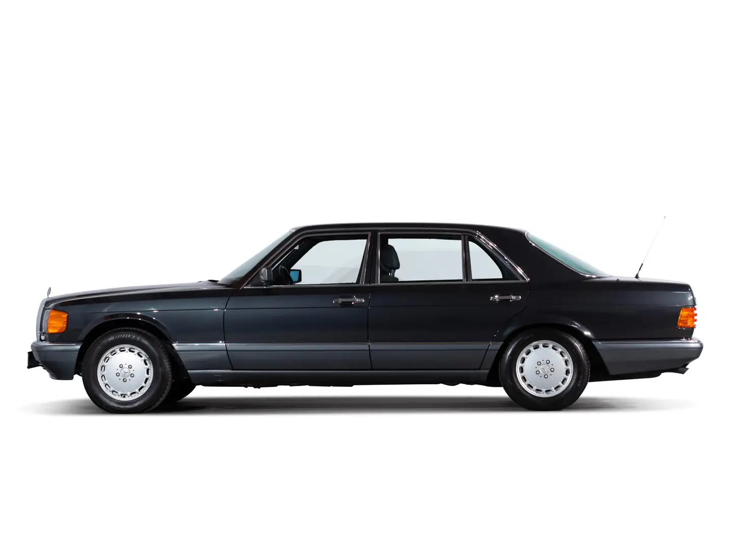 Mercedes-Benz 560 SEL Negru - 2