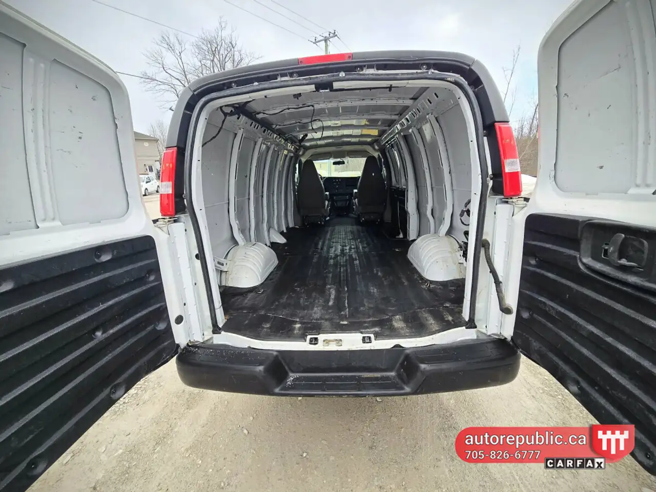 GMC Savana снимка GMC Savana