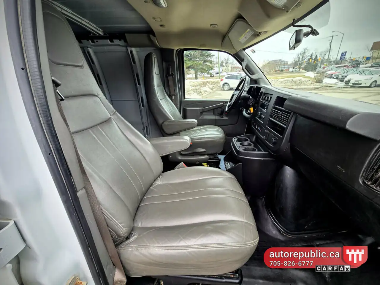 GMC Savana снимка GMC Savana
