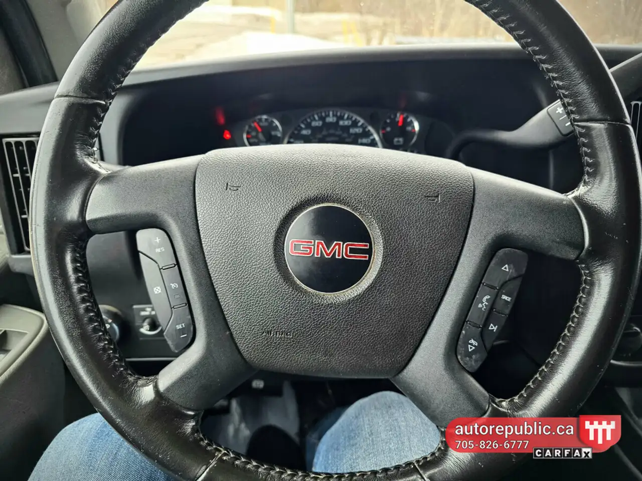 GMC Savana снимка GMC Savana