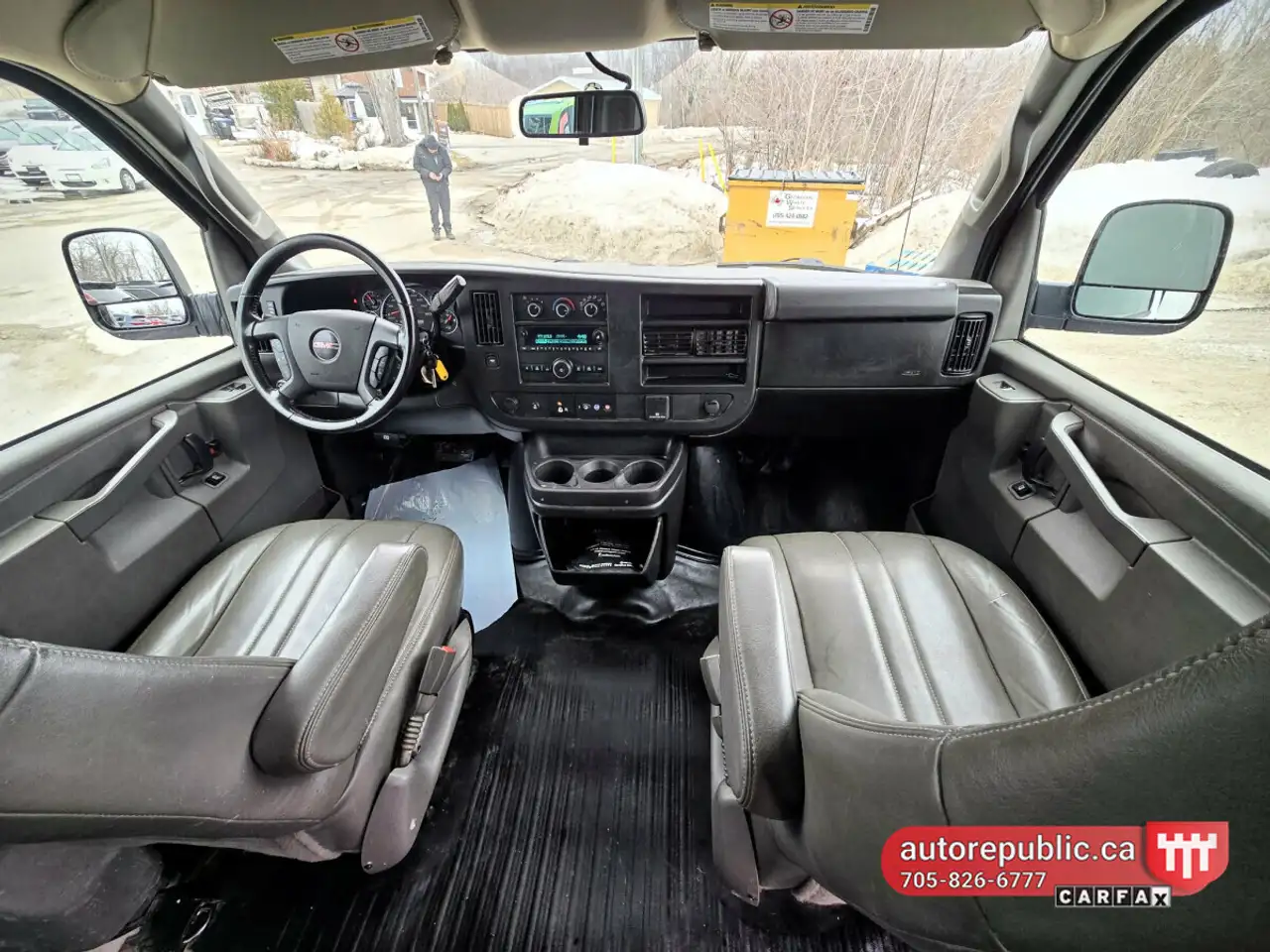 GMC Savana снимка GMC Savana