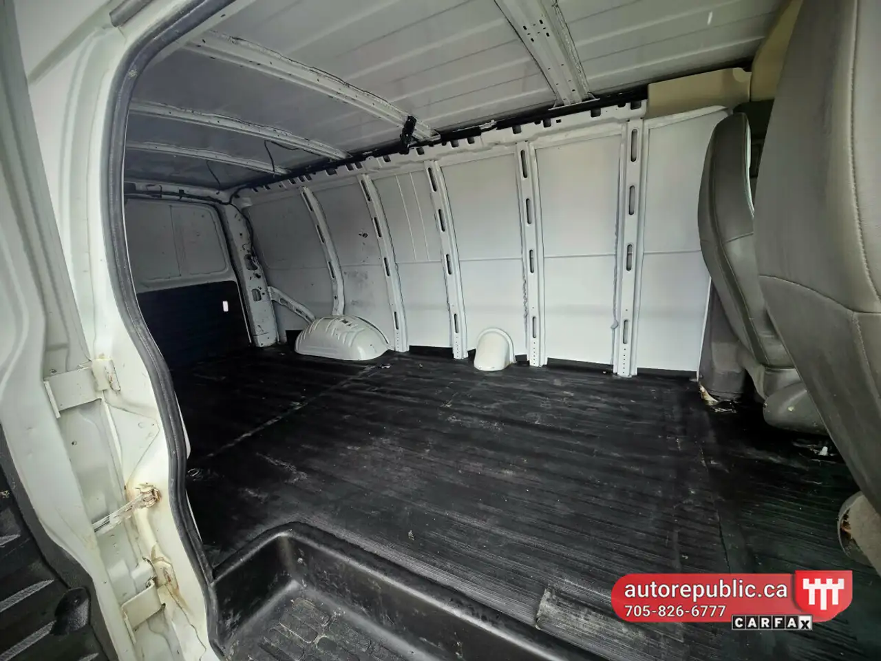 GMC Savana снимка GMC Savana
