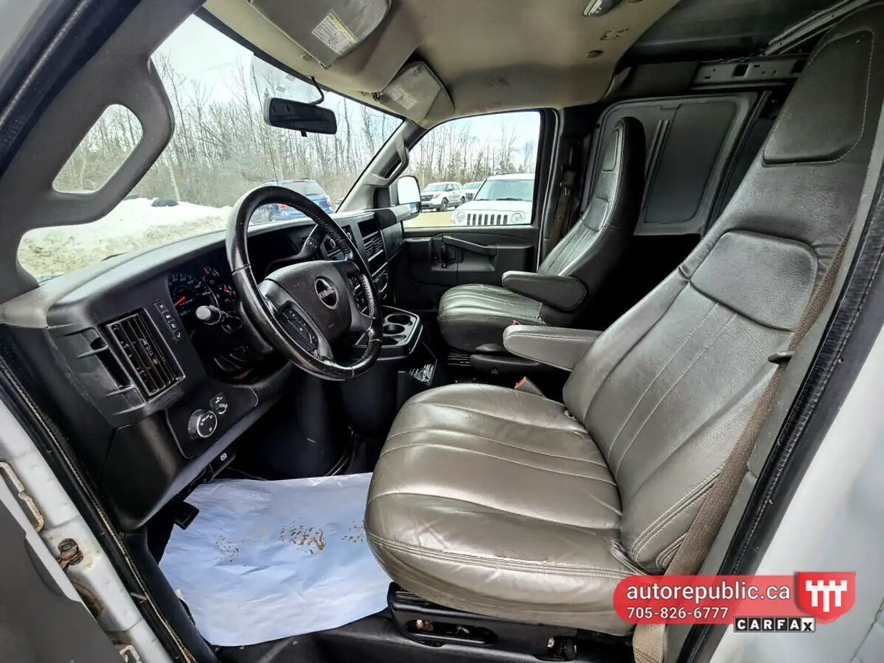 GMC Savana снимка GMC Savana