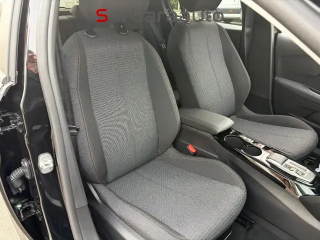 Peugeot 208 view 11