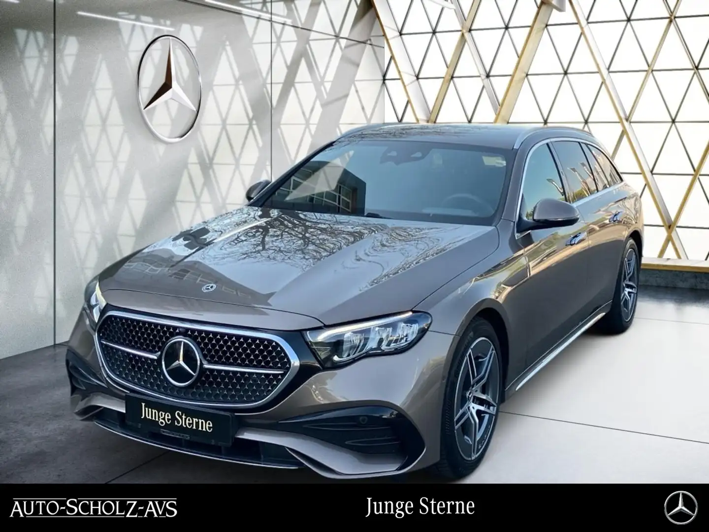 Mercedes-Benz E 220 d T AMG AHK*Distro*KAM*Guard*AmbiL* Braun - 1