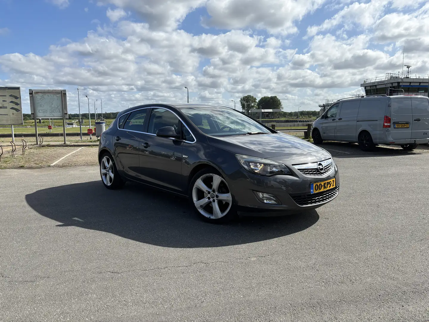 Opel Astra 1.6 Turbo Sport Grijs - 1