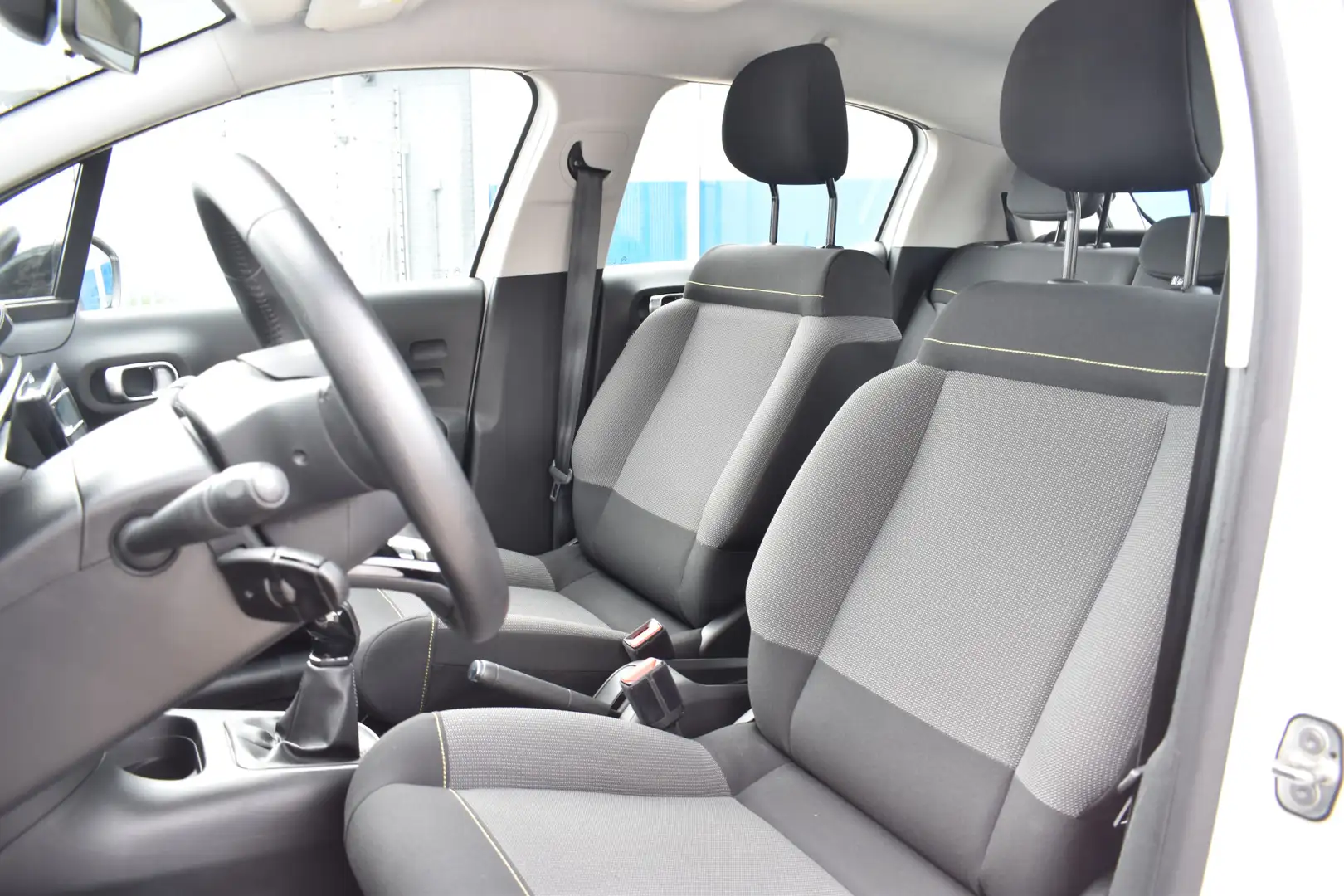 Citroen C3 PureTech 83 Shine Navi | Airco | Parkeerhulp achte Wit - 2
