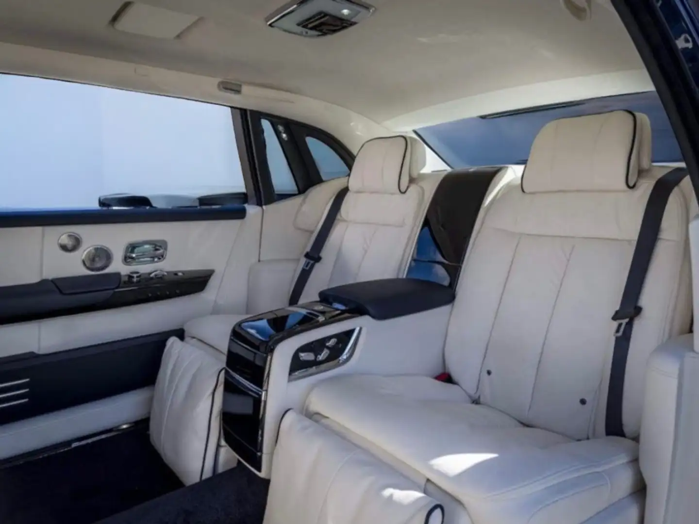 Rolls-Royce Phantom 6.7 V12 crna - 2