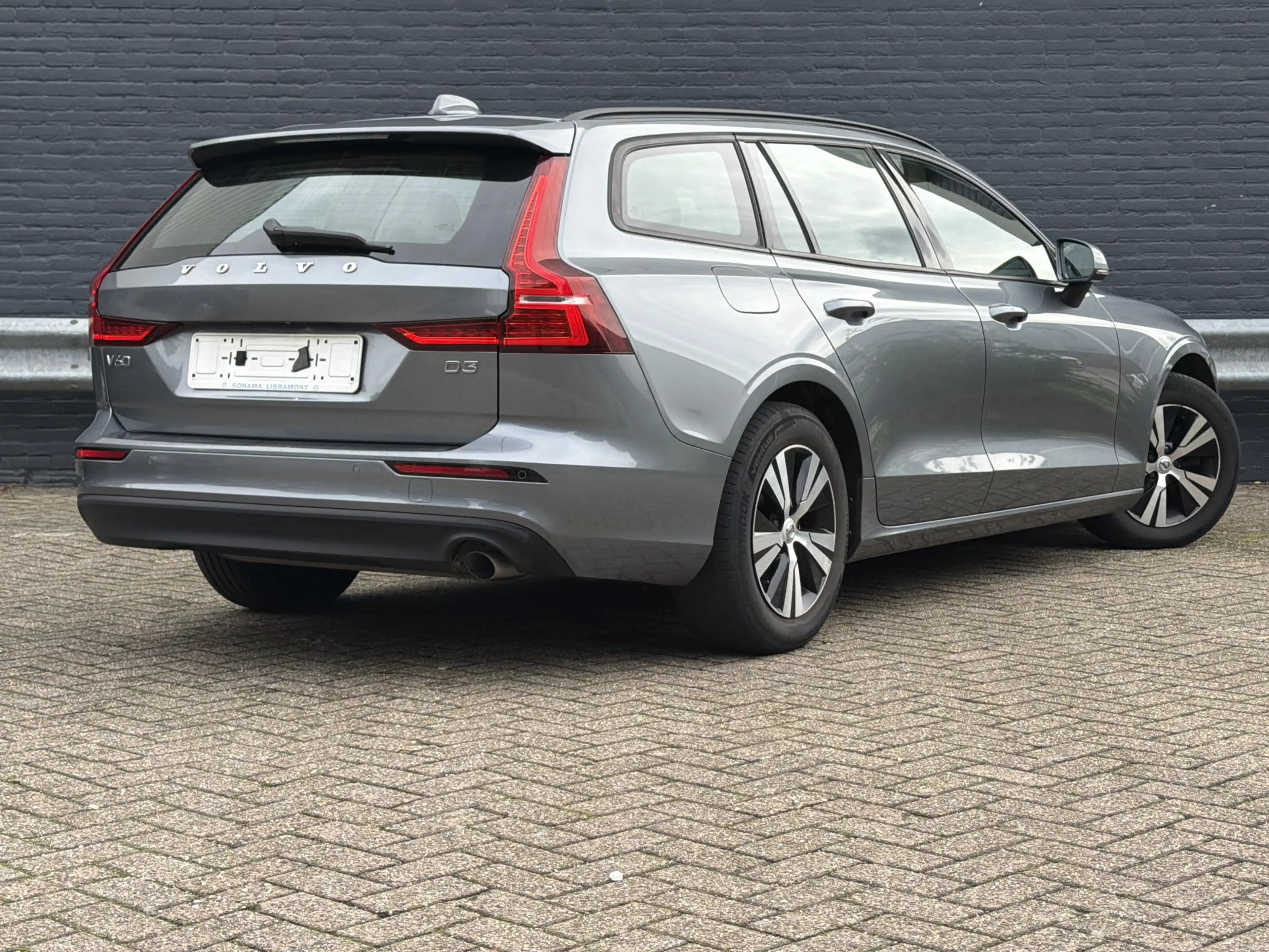 Volvo V60 2.0 D3 Momentum | € 9.900,- NETTO! | Cruise | Clim — photo 2