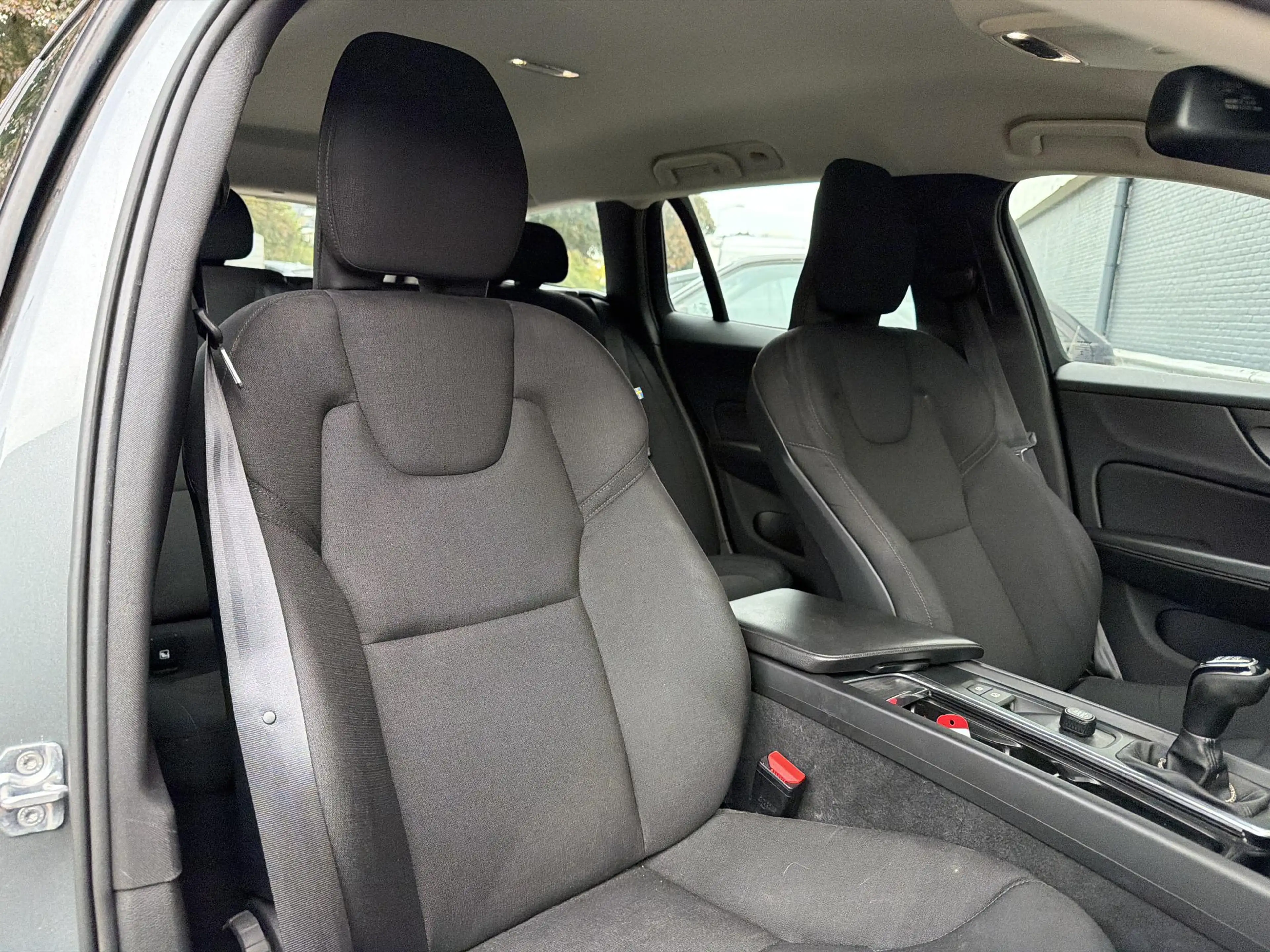 Volvo V60 2.0 D3 Momentum | € 9.900,- NETTO! | Cruise | Clim — photo 4