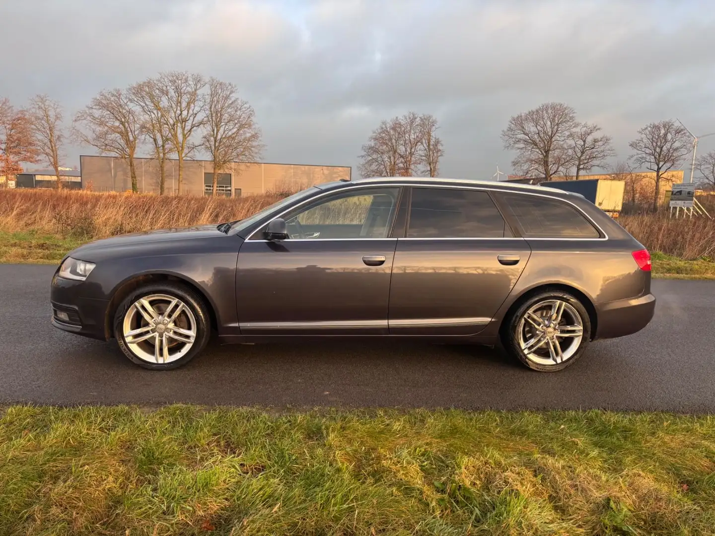 Audi A6 Avant 2.8 FSI aut. Dach-Leder-Navi-Eur5 Grau - 2