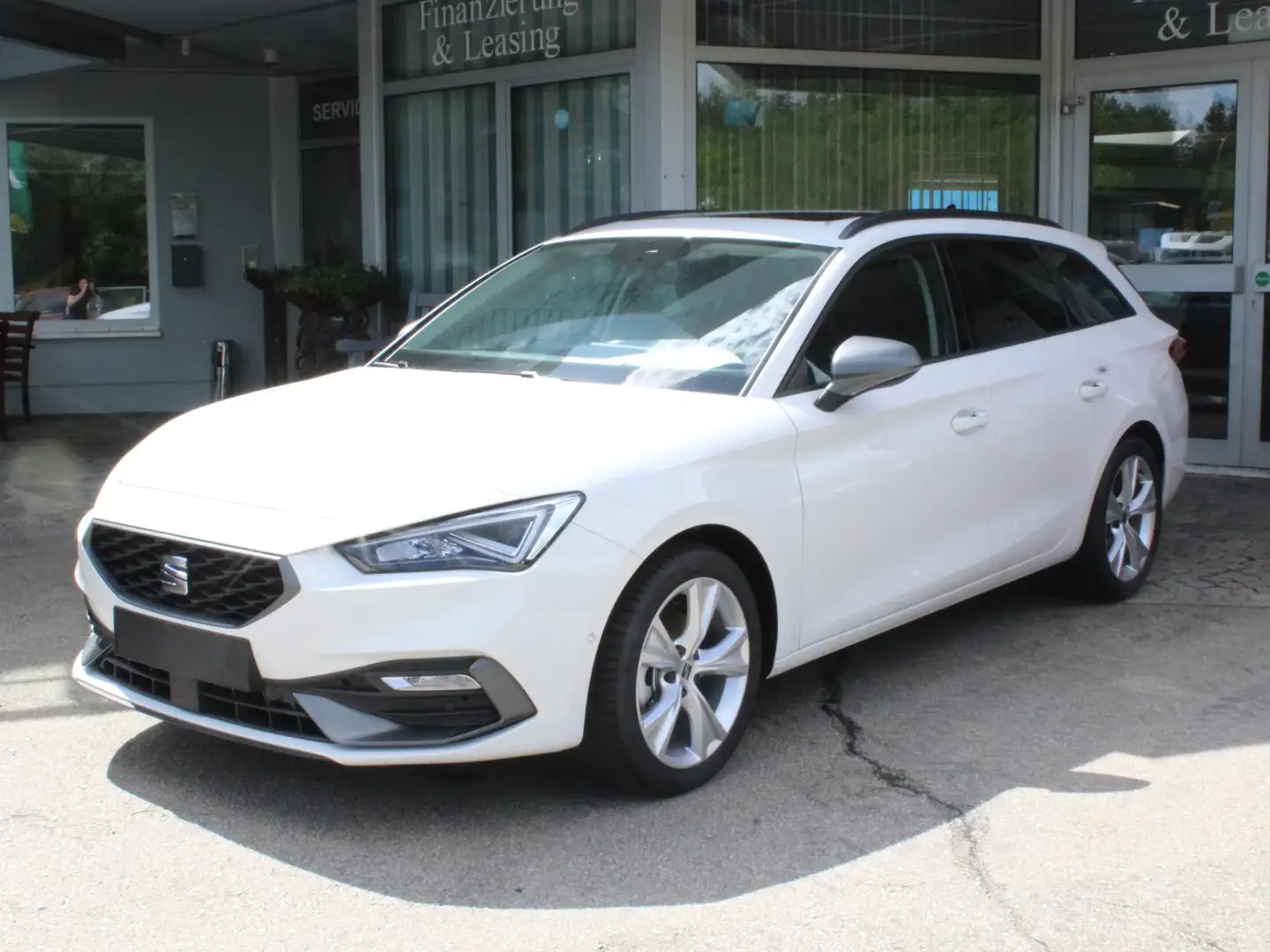 SEAT Leon Sportstourer FR 1.5 TSI 5JAHRE/150000KM Wit - 1