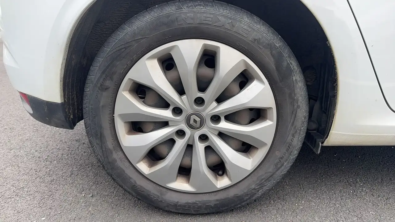 Renault Megane Berline — photo 16