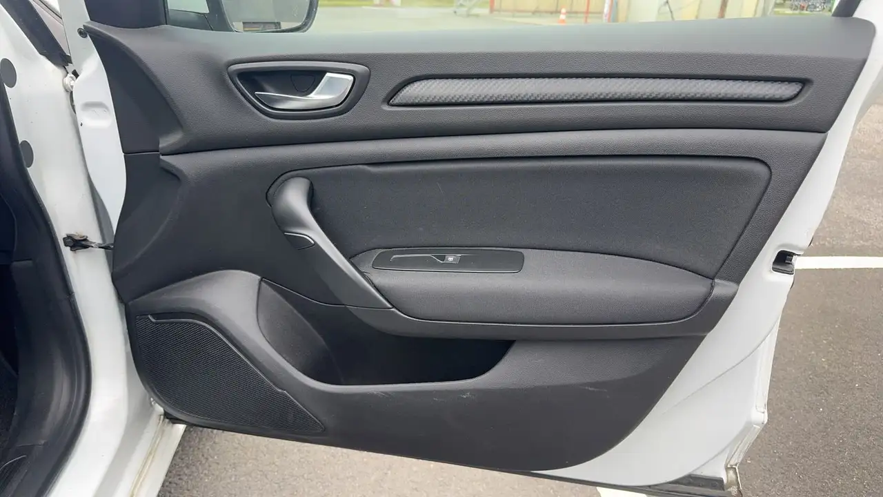 Renault Megane Berline — photo 23